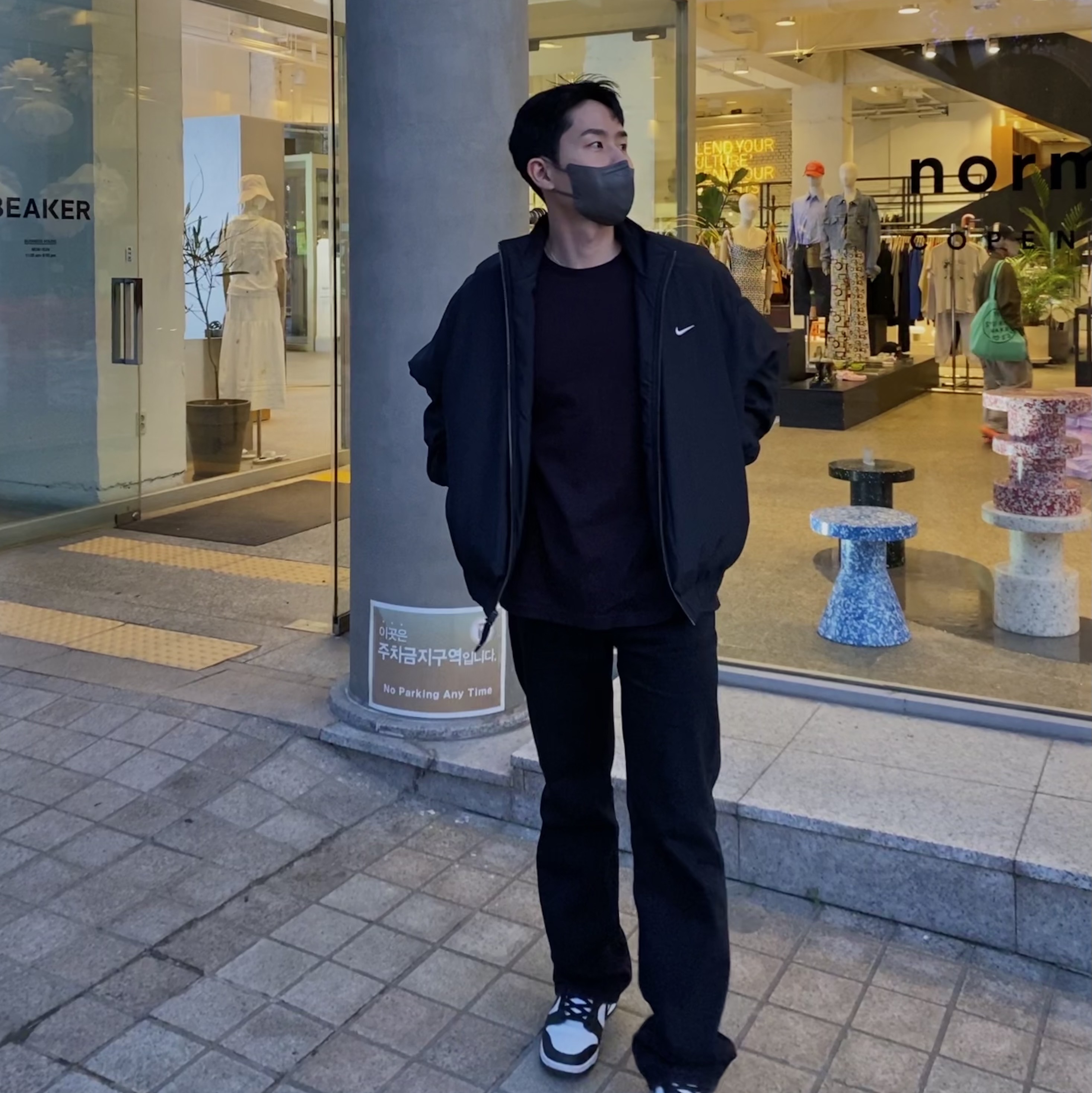 Nike NRG Solo Swoosh Satin Bomber Jacket Black Doll - Asia, Nike Dunk Low Retro Black 착용 스타일