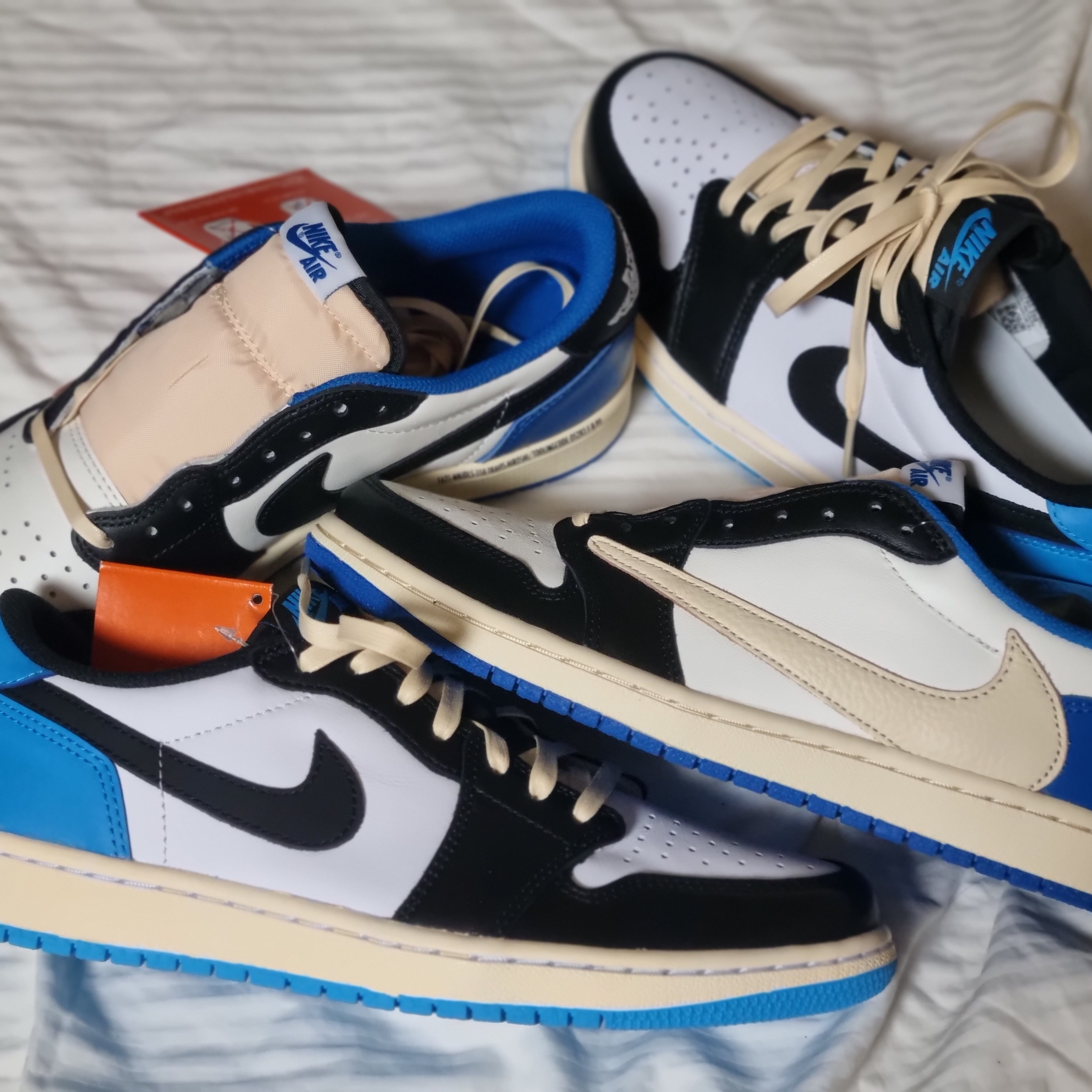 Jordan 1 x Travis Scott x Fragment Retro Low OG SP Military Blue, Jordan 1 Retro Low OG Black and Dark Powder Blue 착용 스타일 - 1