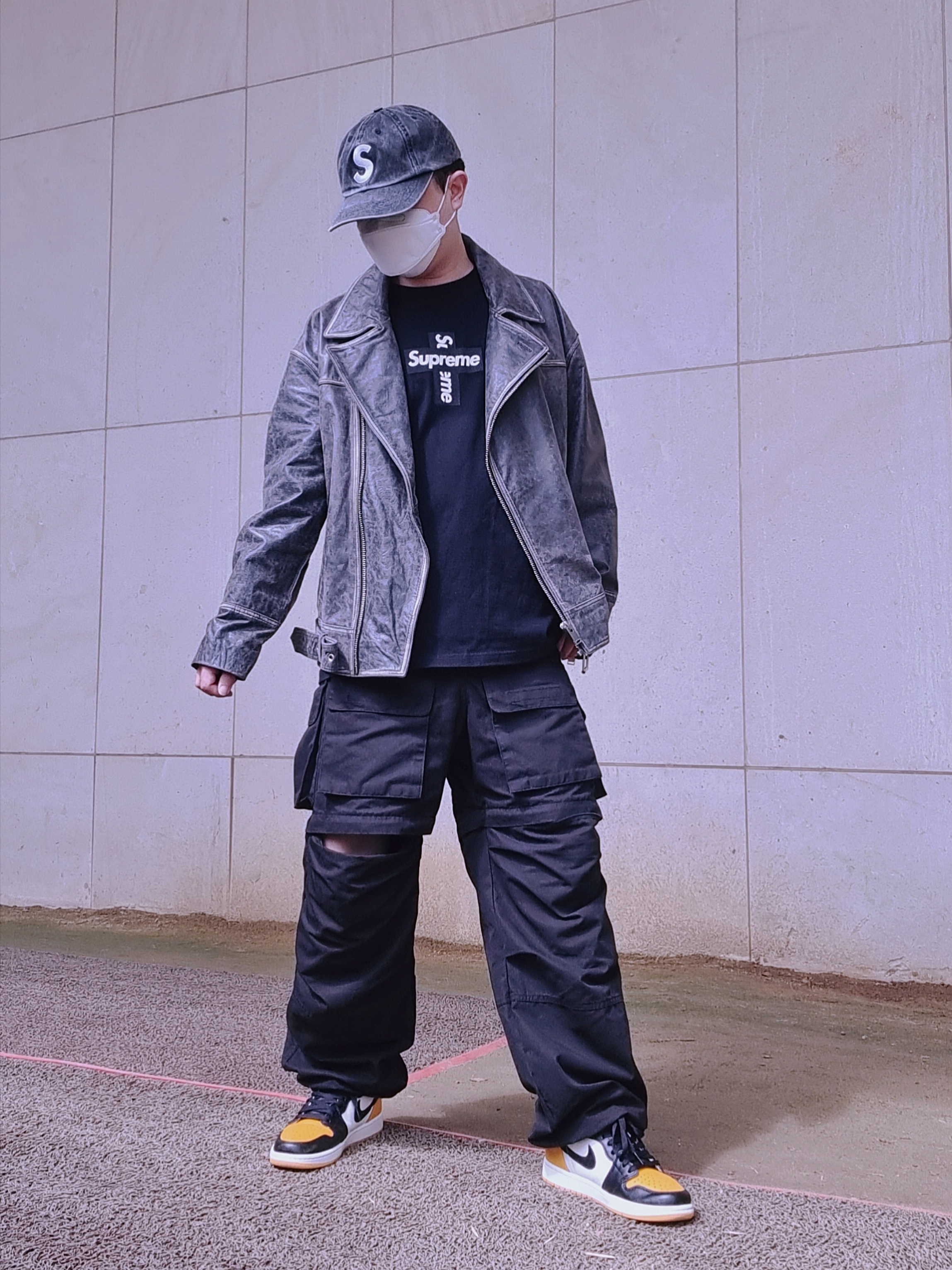 Supreme Pigment Print S Logo 6-Panel Black - 20SS, Supreme Cross Box Logo T-Shirt Black - 20FW 착용 스타일 - 2