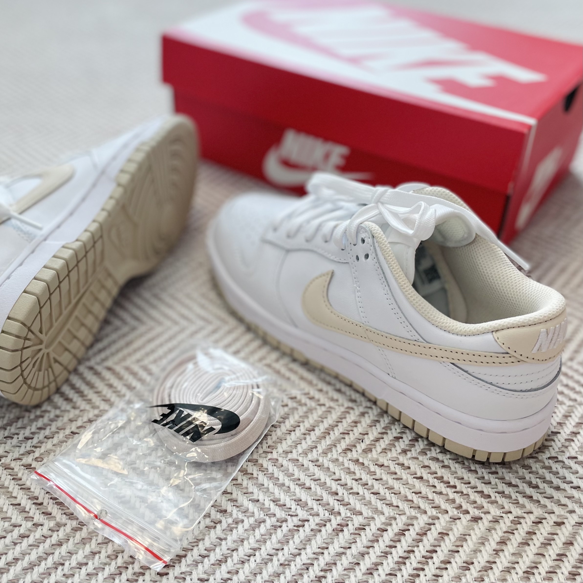 (W) Nike Dunk Low Pearl White 착용 스타일 - 2