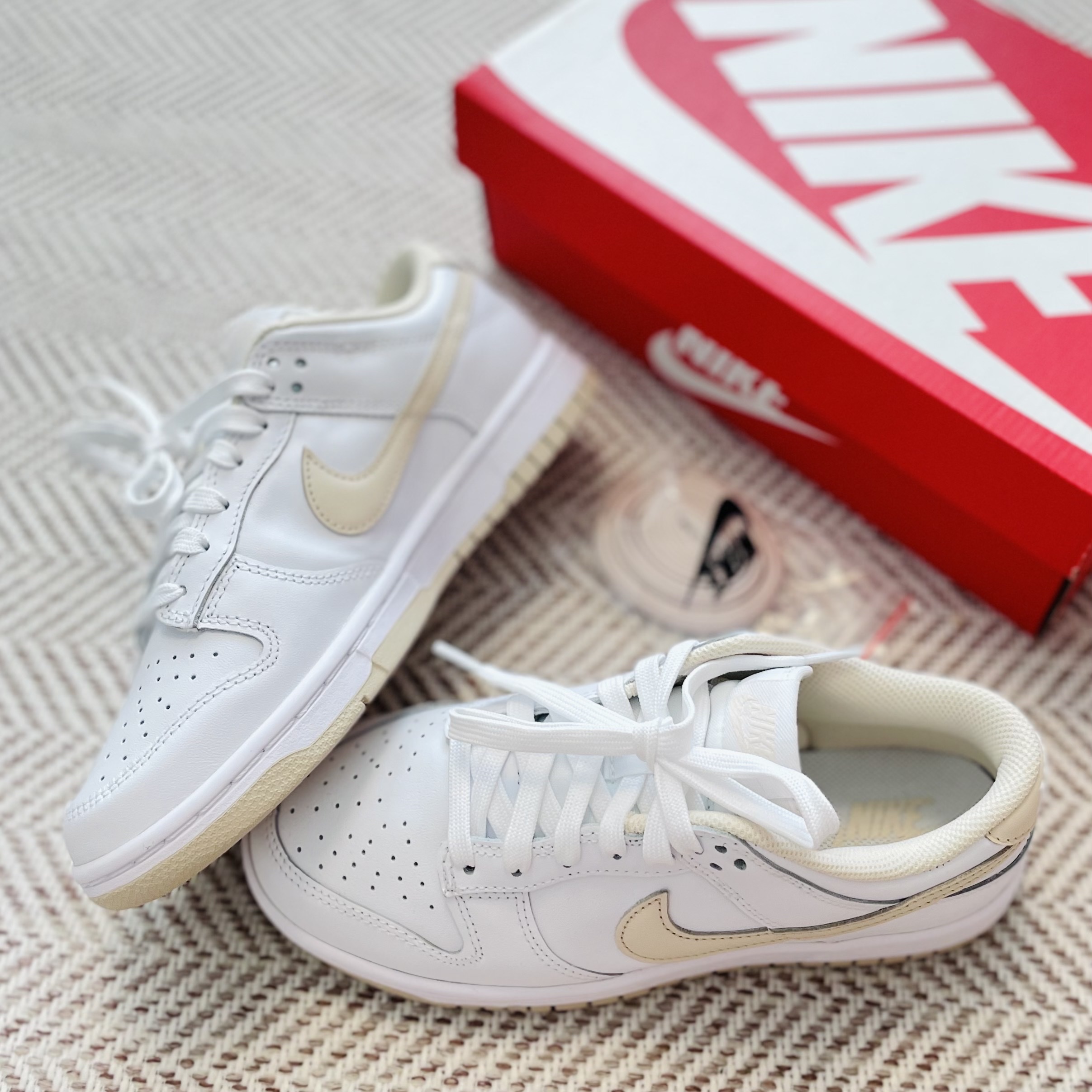 (W) Nike Dunk Low Pearl White 착용 스타일 - 1