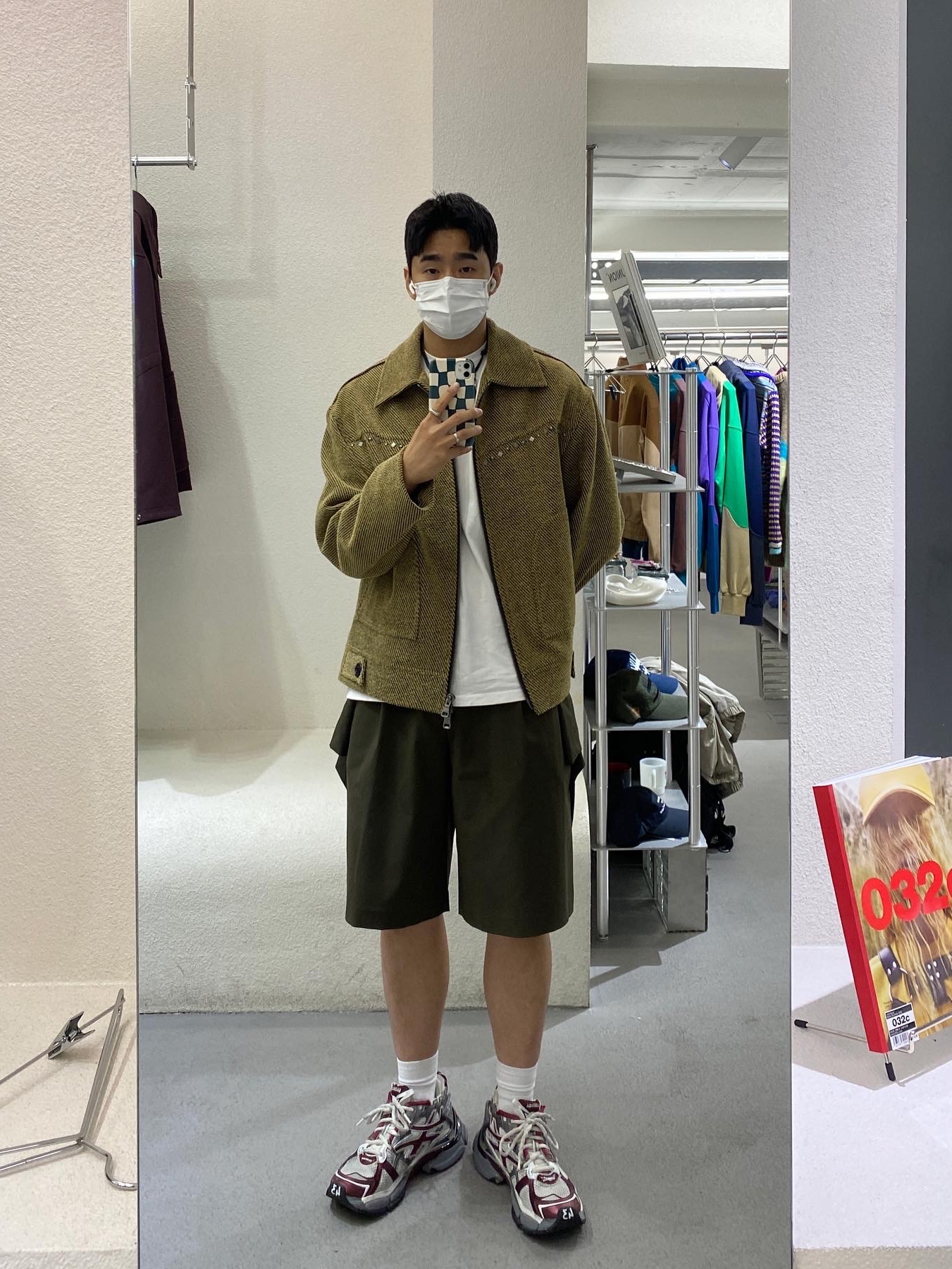 Balenciaga Runner Sneakers Grey Burgundy 착용 스타일 - 1