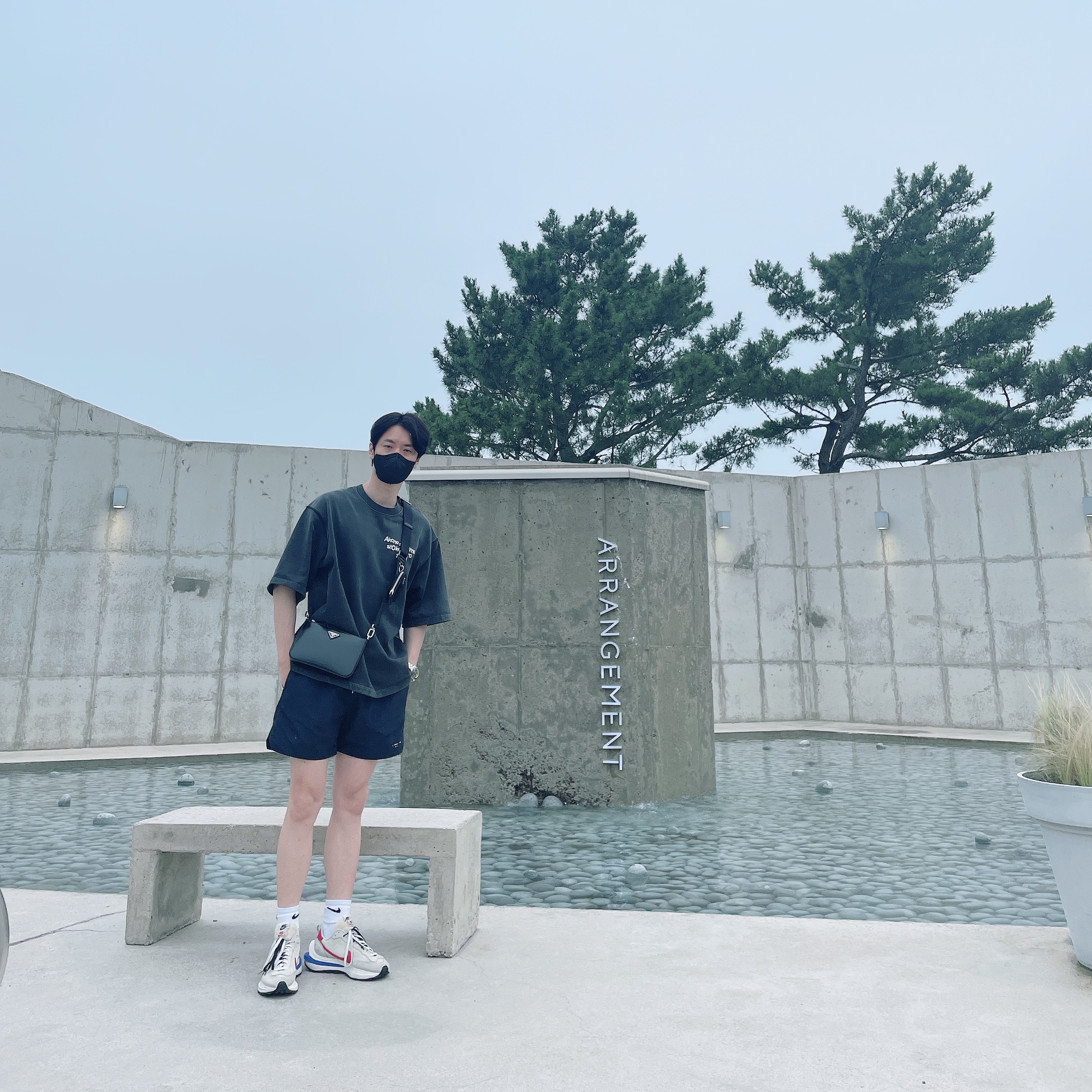 Prada Re-Nylon and Saffiano Leather Shoulder Bag Black, Nike x Sacai VaporWaffle Royal Fuchsia 착용 스타일