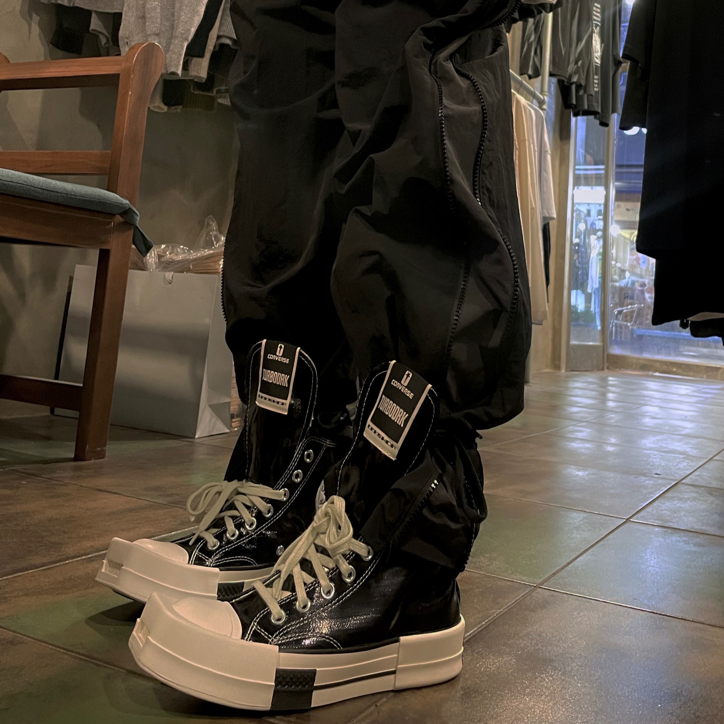 Converse x Drkshdw Turbodrk Chuck 70 Hi Black Lacquered Denim 착용 스타일 - 1