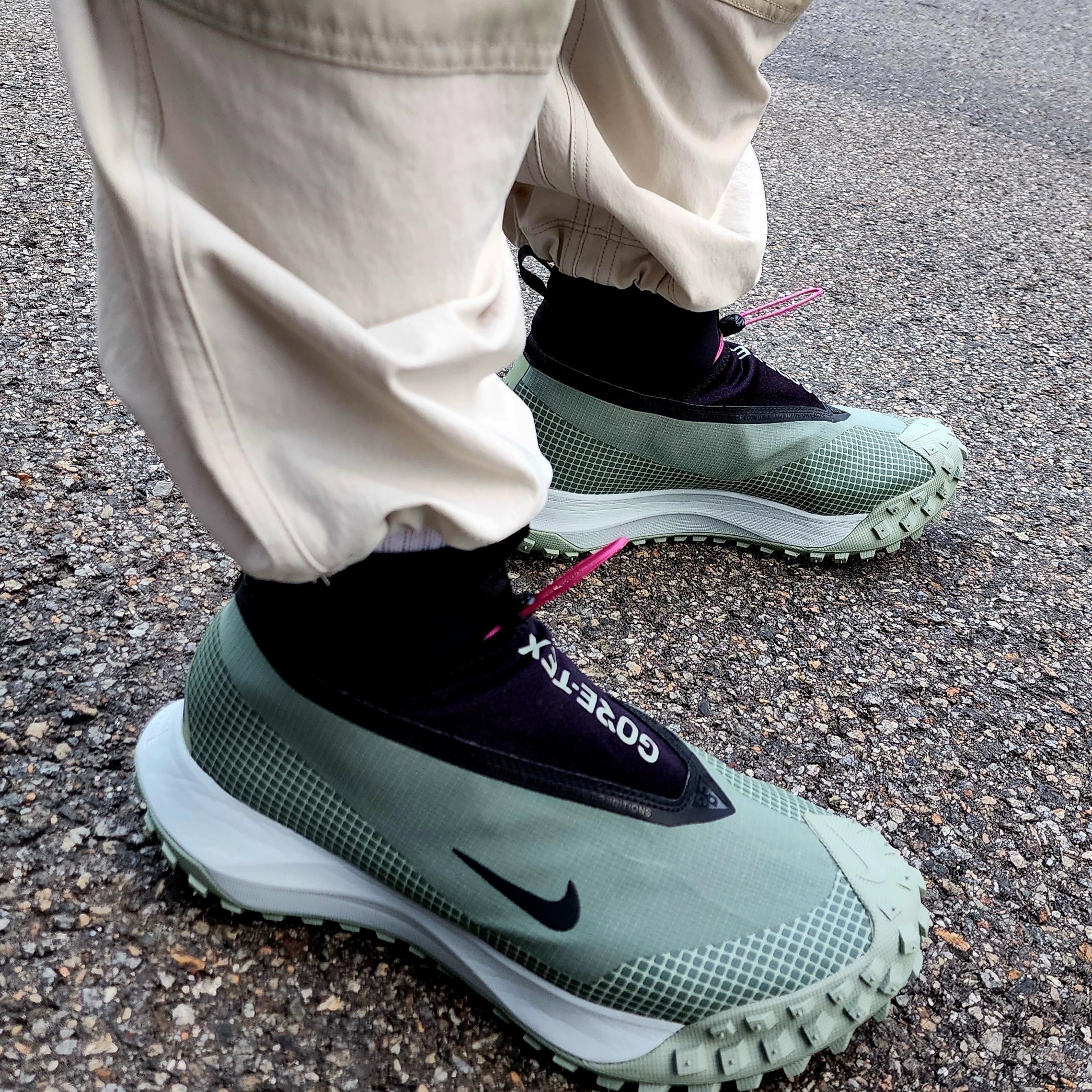 Nike ACG Mountain Fly Gore-Tex Clay Green 착용 스타일 - 3