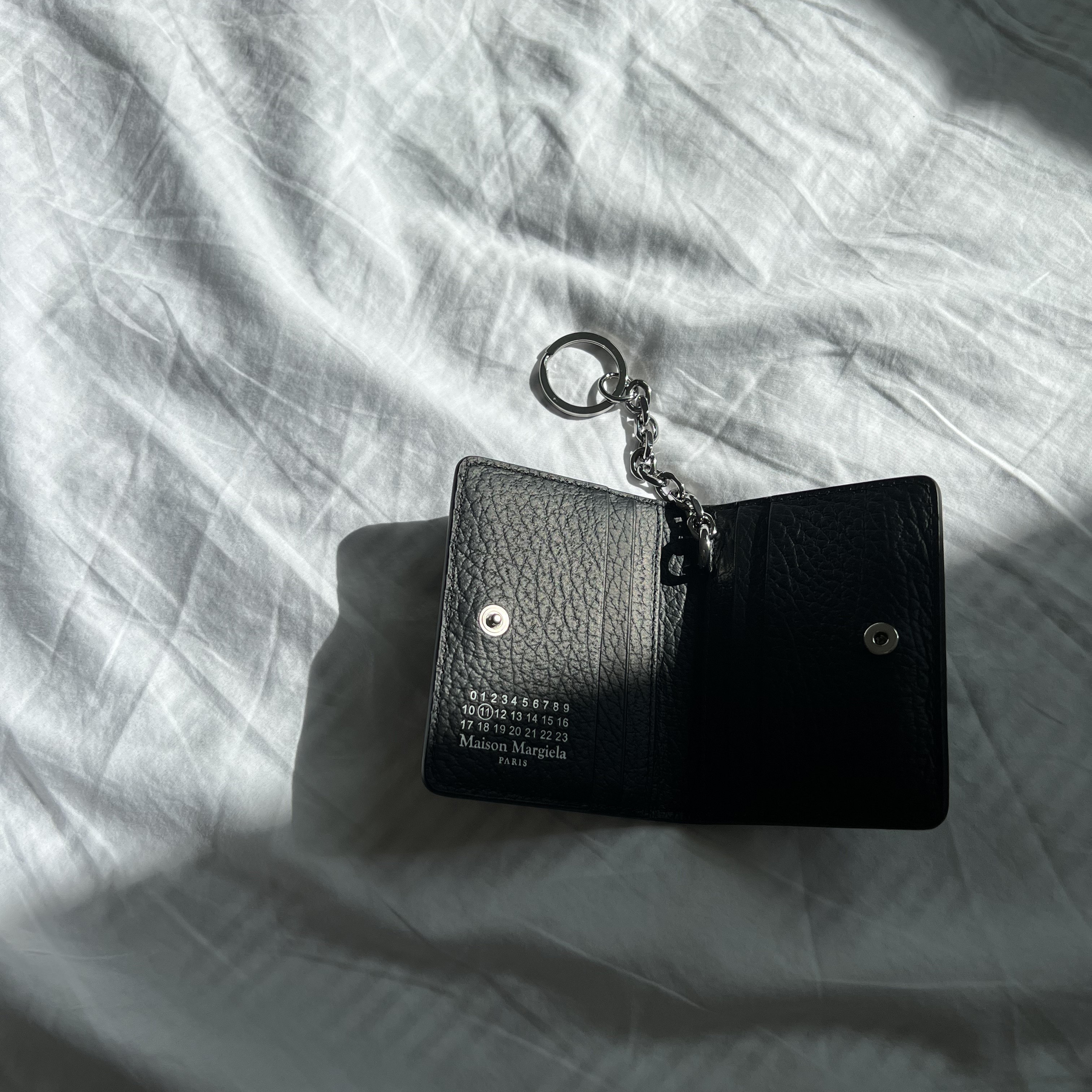 Maison Margiela Keyring Wallet Black 착용 스타일 - 2