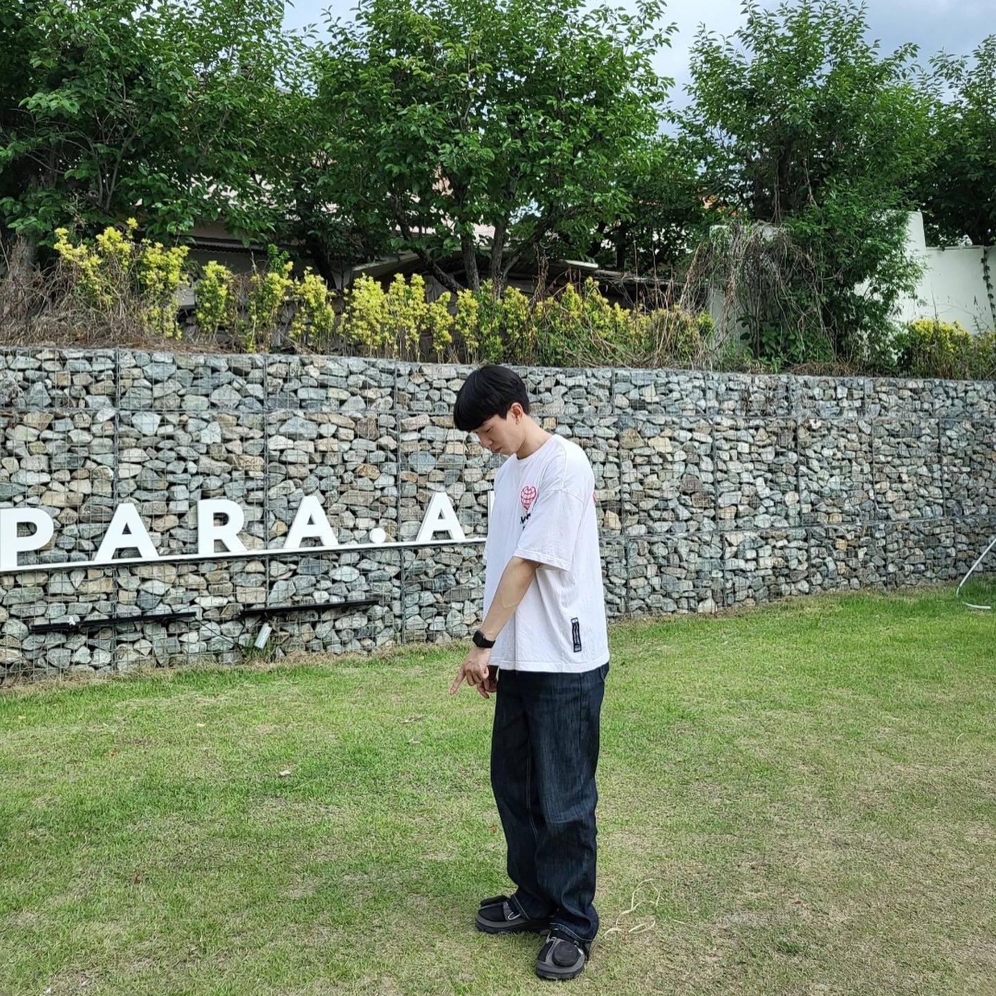 Crocs x Beams Classic All Terrain Mountain Parka Clog Grey 착용 스타일