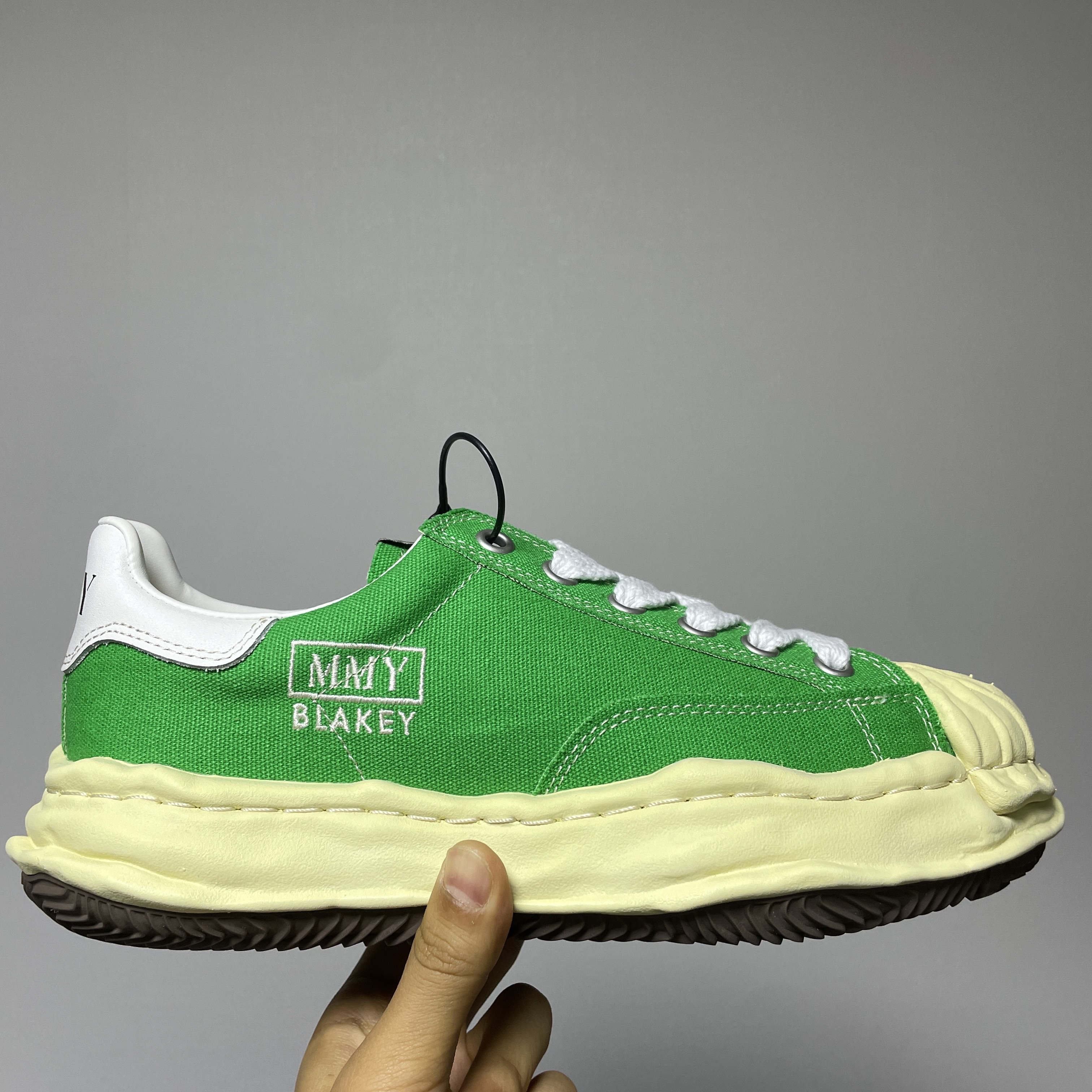 Maison Mihara Yasuhiro Blakey VL OG Sole Canvas Low-top Sneakers Green 착용 스타일