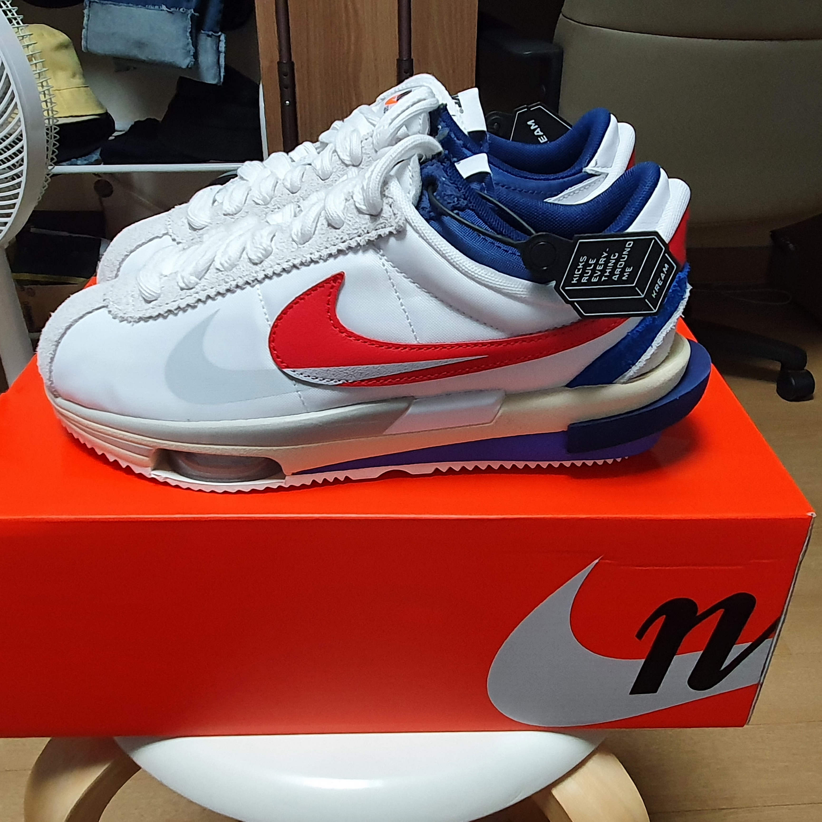 Nike x Sacai Zoom Cortez SP White and University Red 착용 스타일