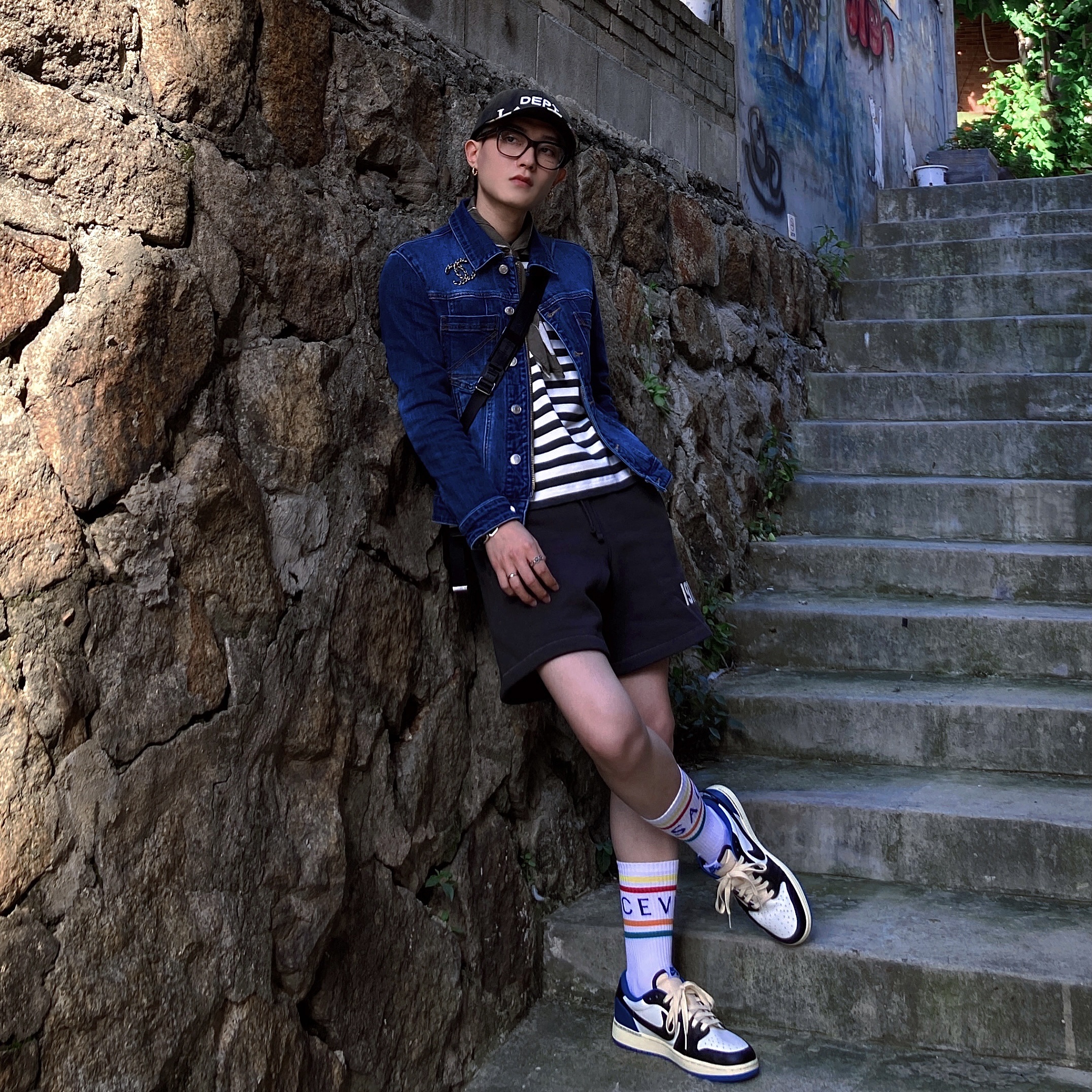Jordan 1 x Travis Scott x Fragment Retro Low OG SP Military Blue, Wooyoungmi Square Mini Bag Black 착용 스타일 - 1