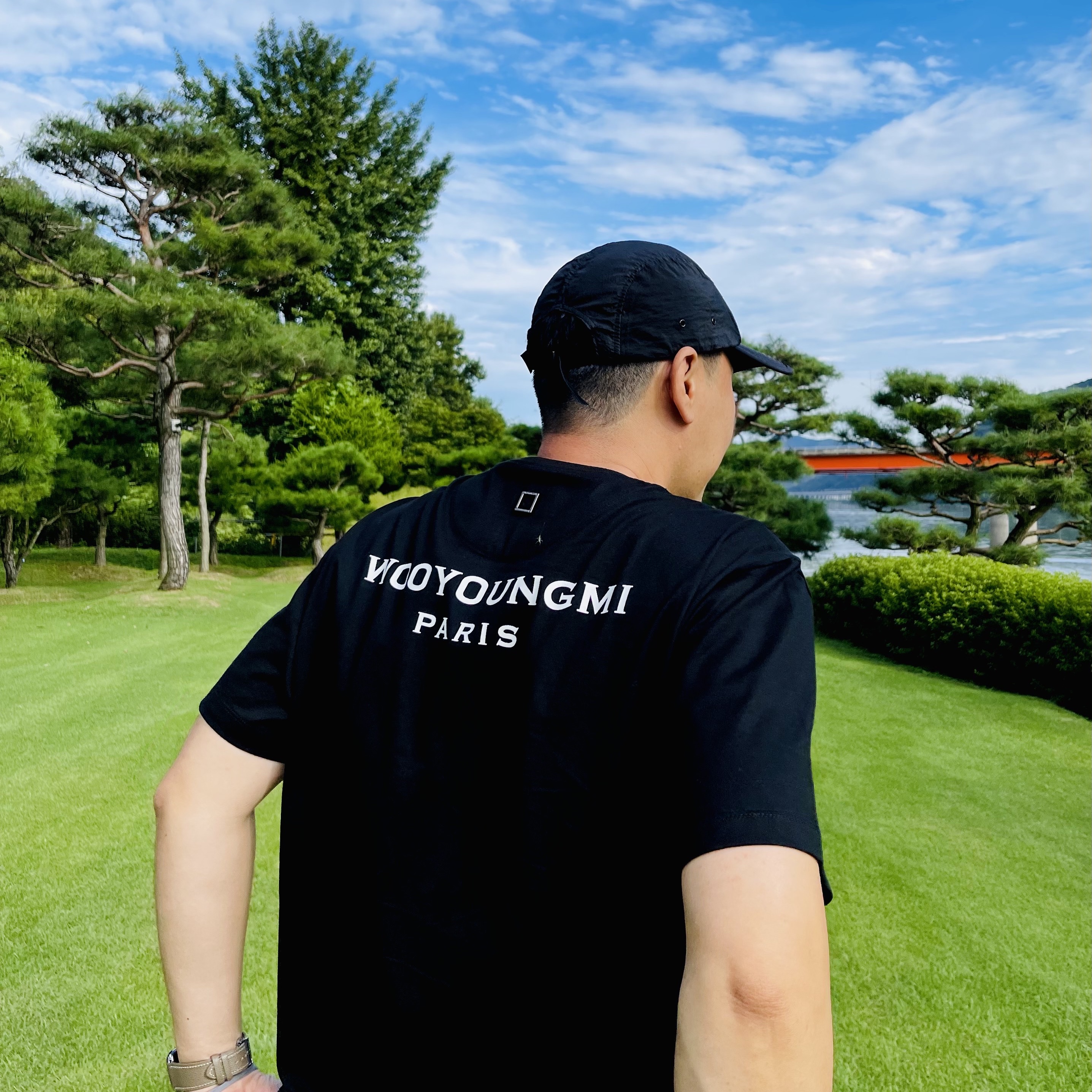 Wooyoungmi White Back Logo T-Shirt Black - 22FW 착용 스타일
