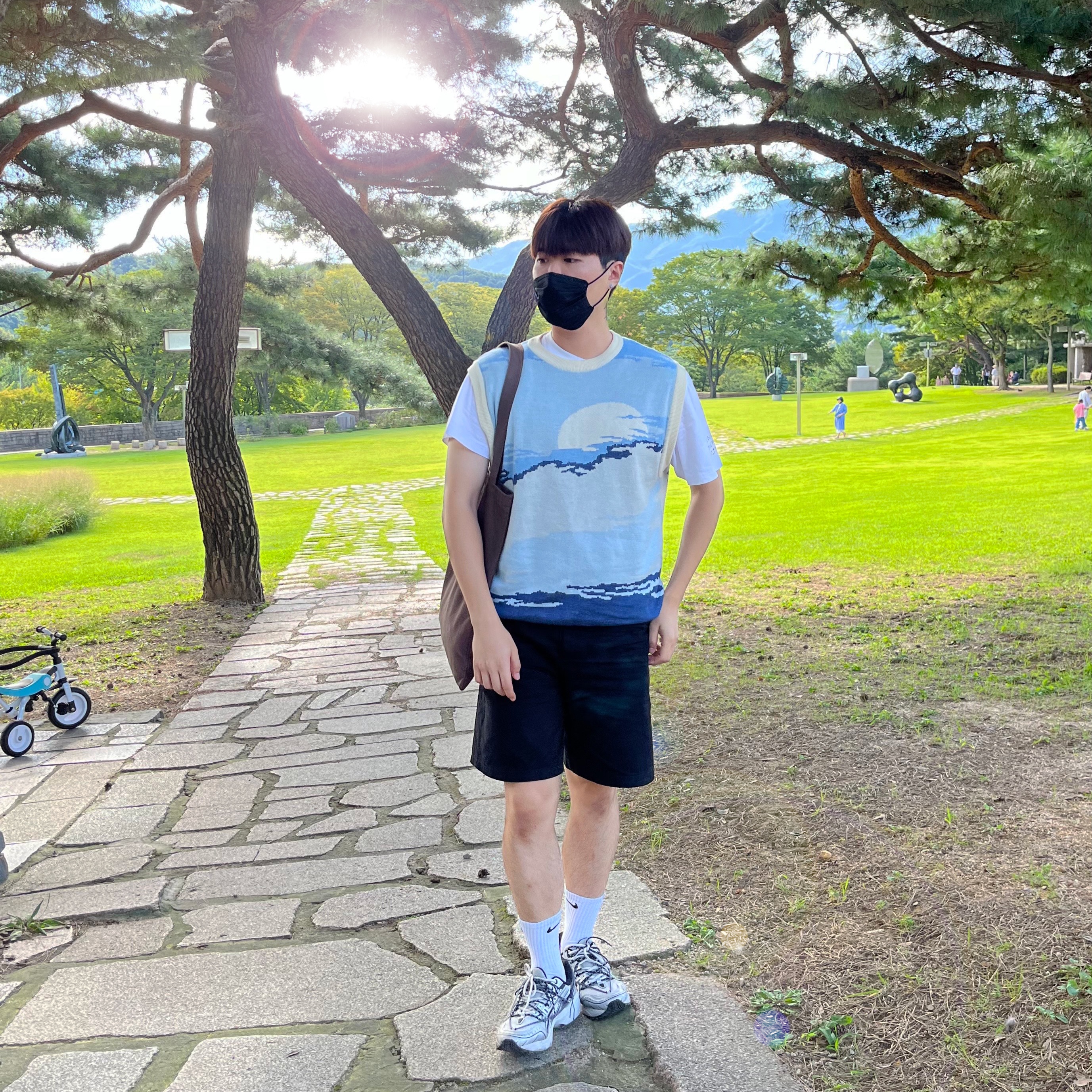 Asics x Andersson Bell Gel-1090 Glacier Grey Silver, Uniqlo x Kaws Tokyo First T-Shirt White - JP 착용 스타일