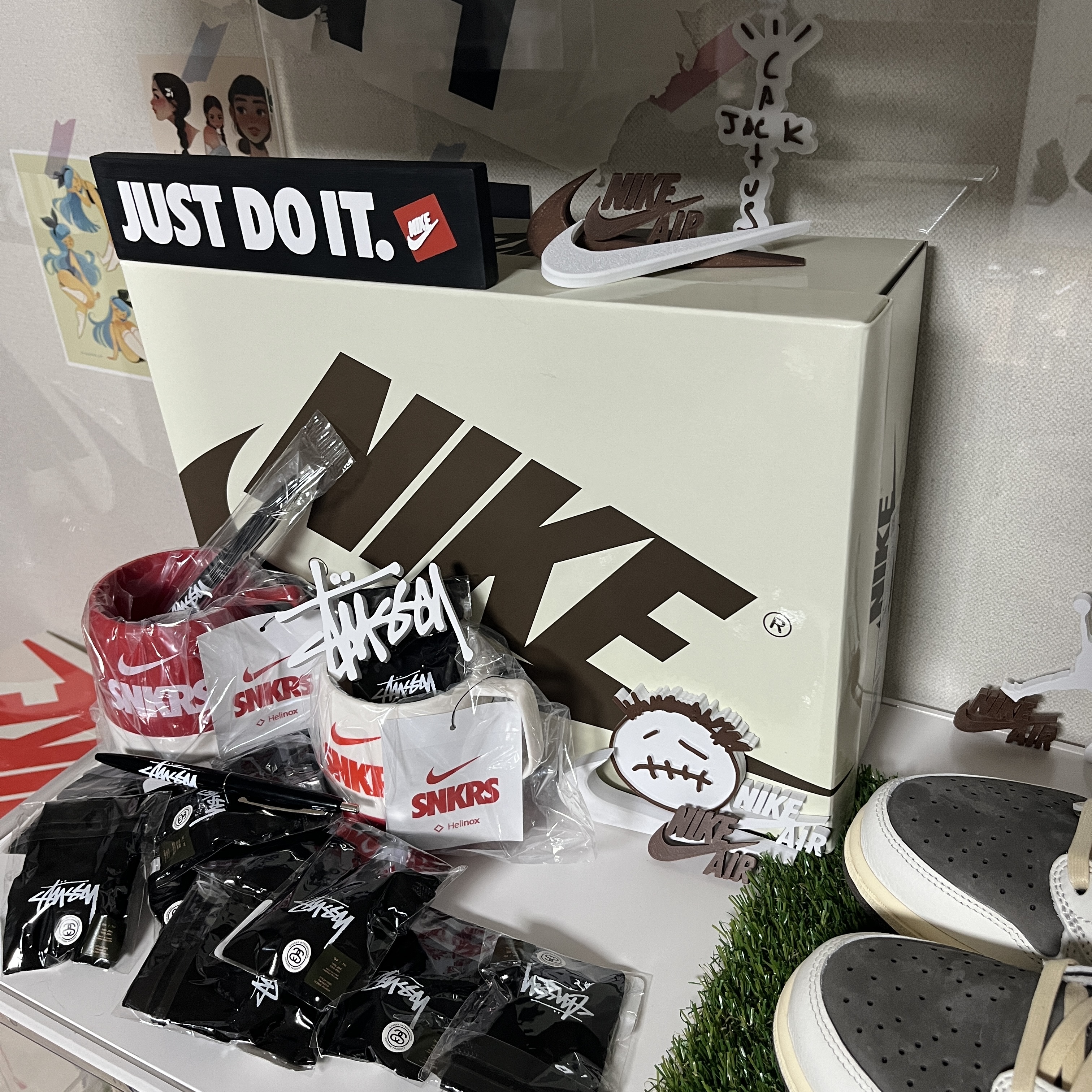 Jordan 1 x Travis Scott Retro Low OG SP Sail and Ridgerock, Nike x Tom Sachs General Purpose Shoe Light Cream 착용 스타일 - 2