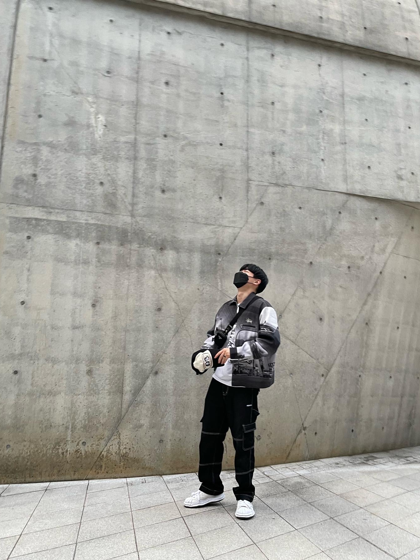 Stussy Hopper Jacket Black, Maison Mihara Yasuhiro Blakey OG Sole Canvas Low-top Sneakers White 착용 스타일 - 3