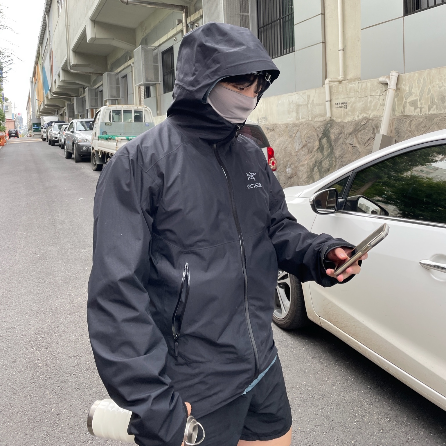 Arc'teryx Zeta SL Jacket Black, Casetify x Ader Error Ader Sticker iPhone Case 착용 스타일 - 3