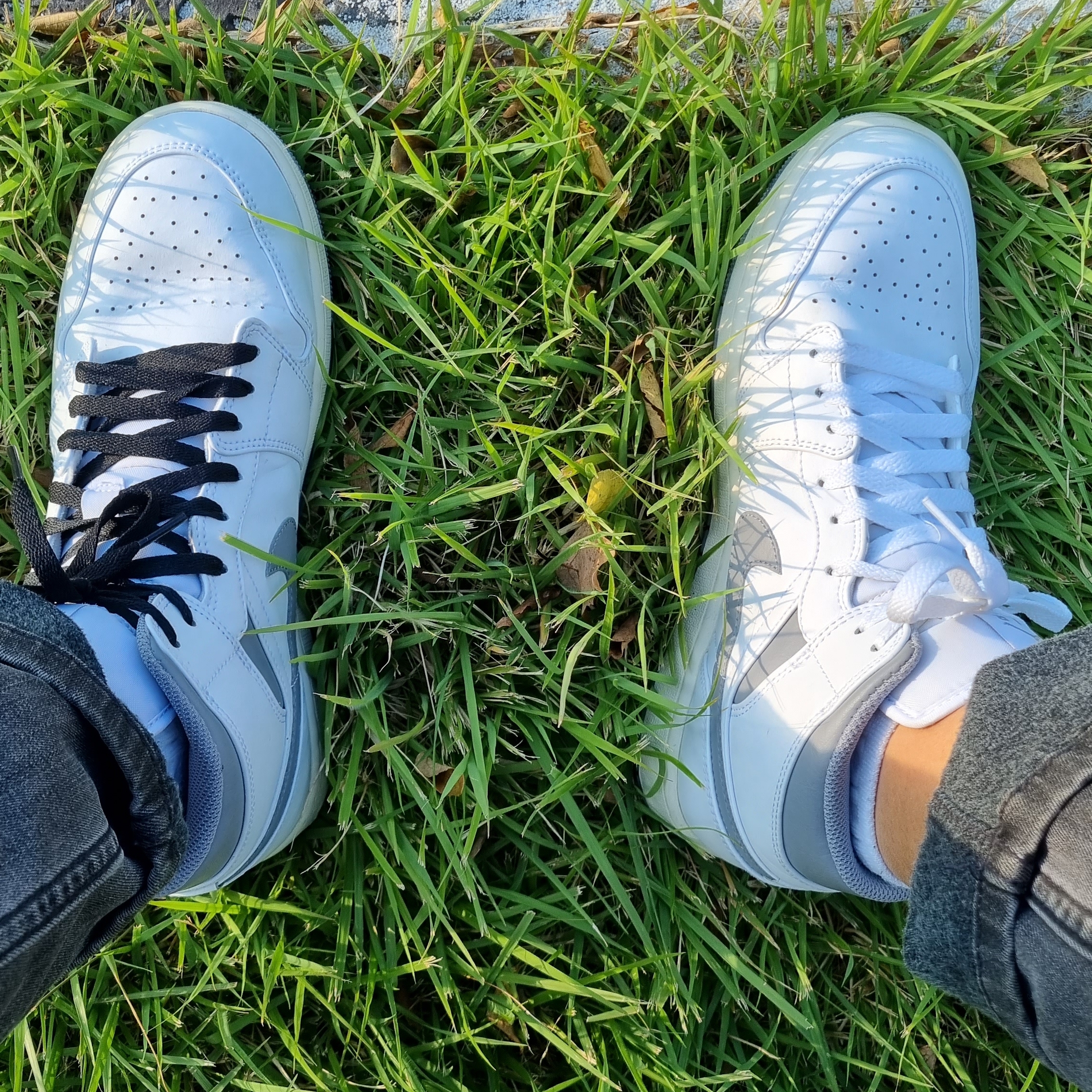 Jordan 1 Mid White Stealth 착용 스타일 - 2