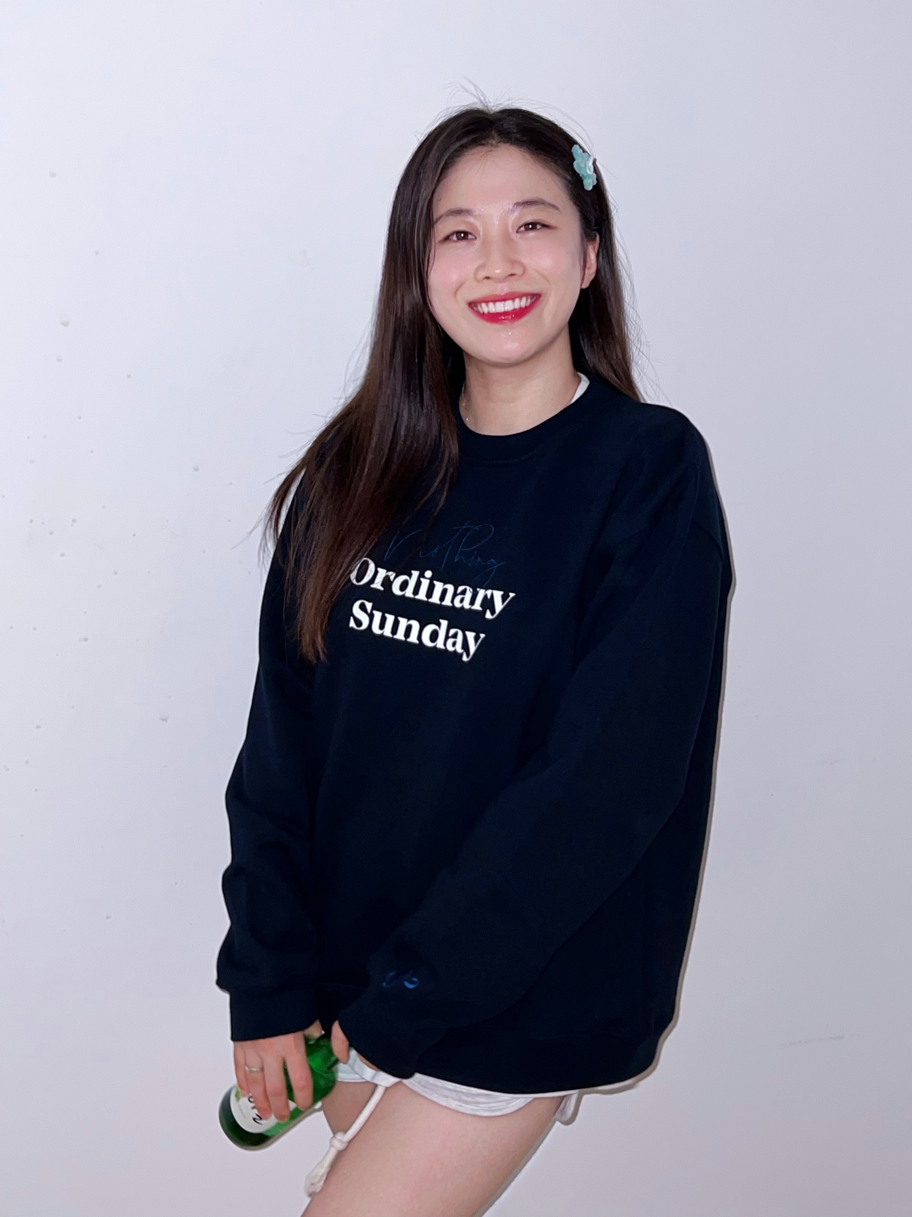 NOS7 Two Tone Logo Sweatshirt Navy 착용 스타일 - 1