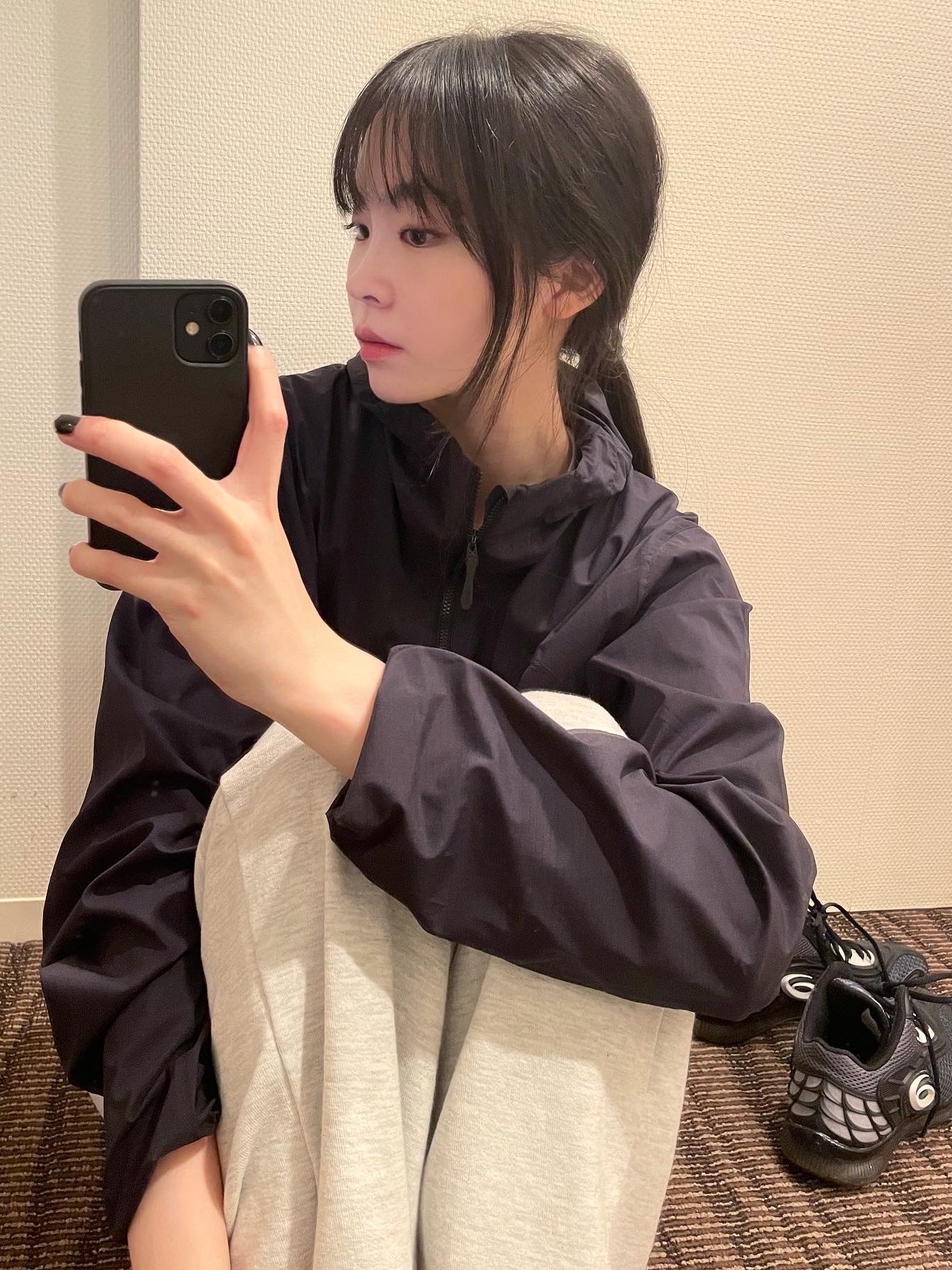 Arc'teryx Squamish Hoody Black, Asics x Kiko Kostadinov Gel-Sokat 2 Carrier Grey 착용 스타일 - 3