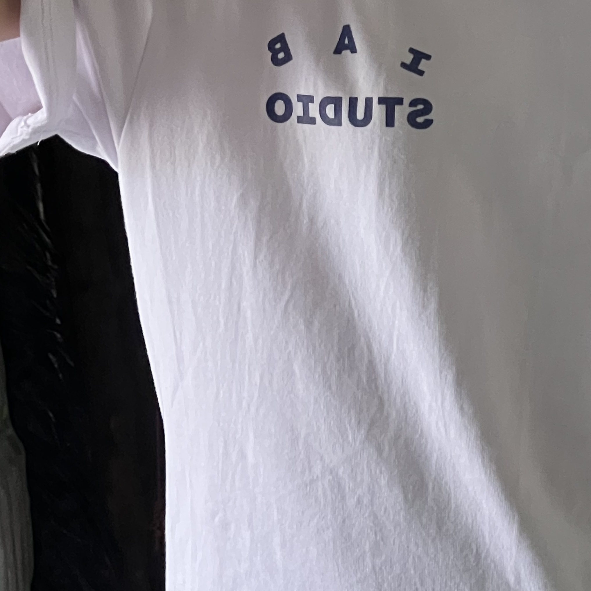 IAB Studio T-Shirt White Navy - 22FW 착용 스타일