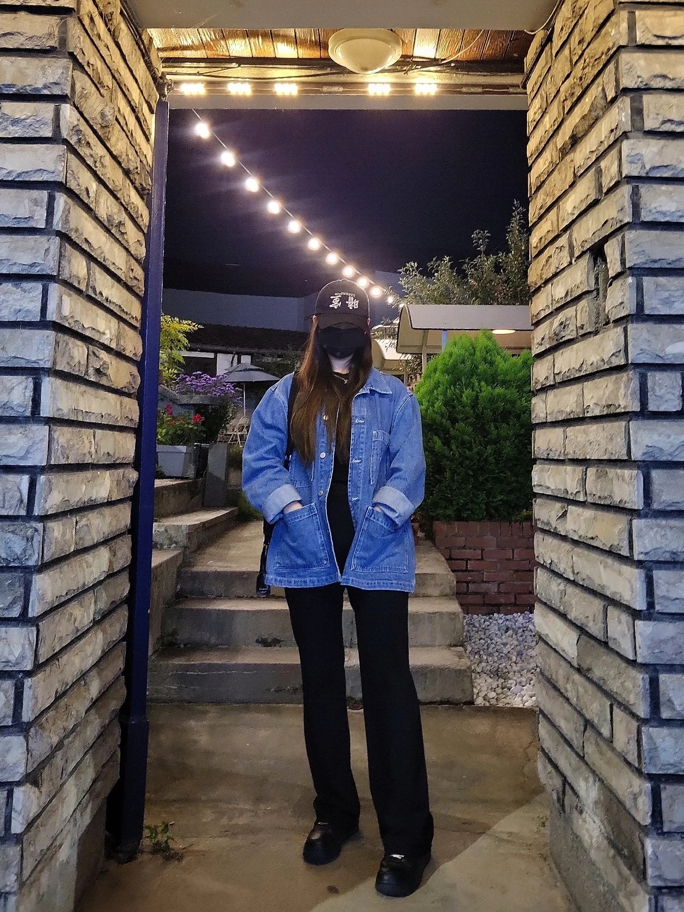 Darkr8m Studio Upside Down Silver Logo Cap, Stussy Denim Chore Jacket 착용 스타일 - 2
