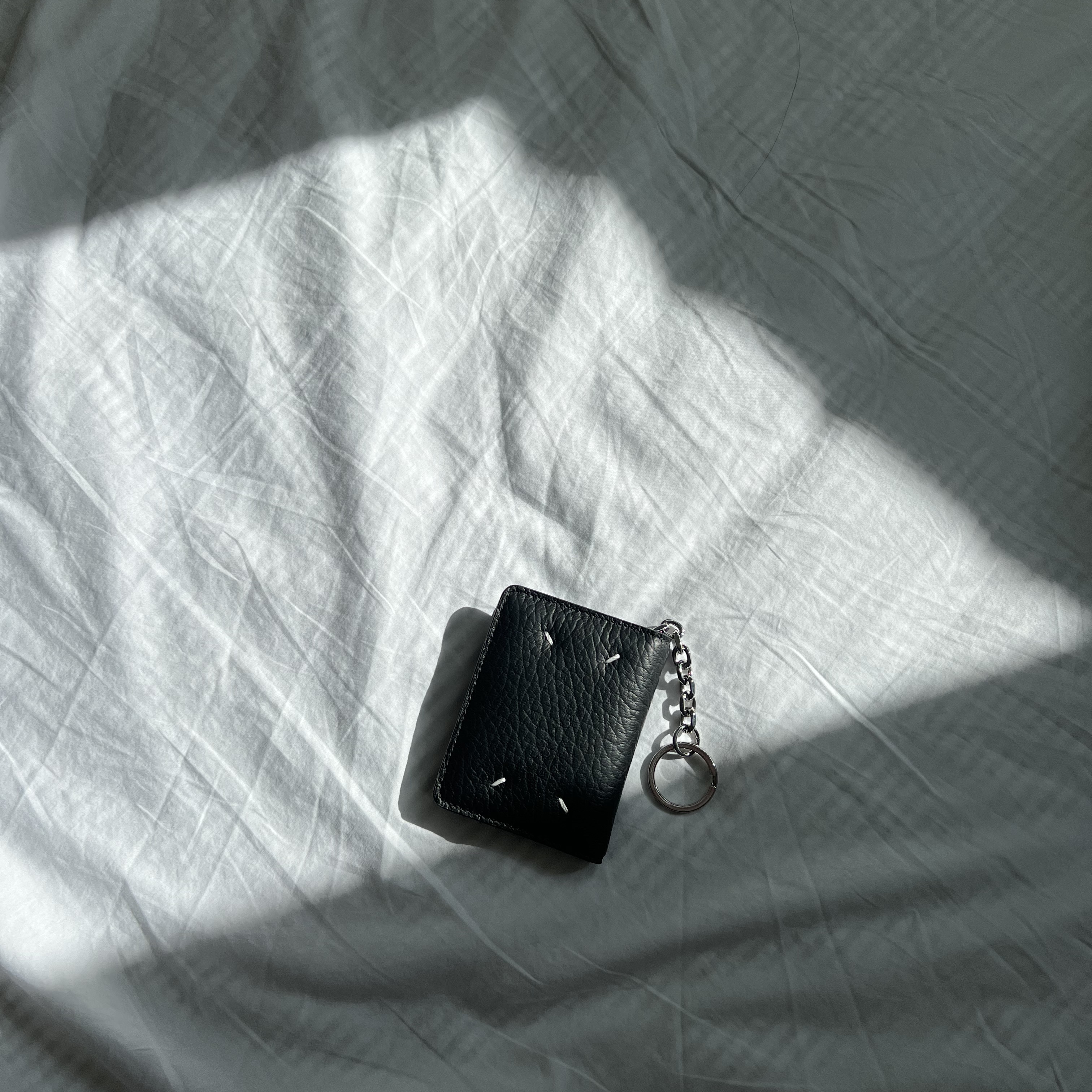 Maison Margiela Keyring Wallet Black 착용 스타일 - 1