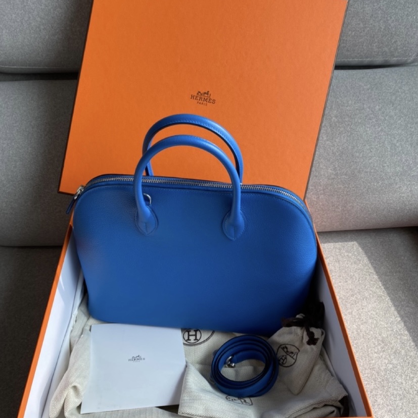 Hermes Bolide 1923 30 Bag Novillo & Palladium Bleu Zellige 착용 스타일