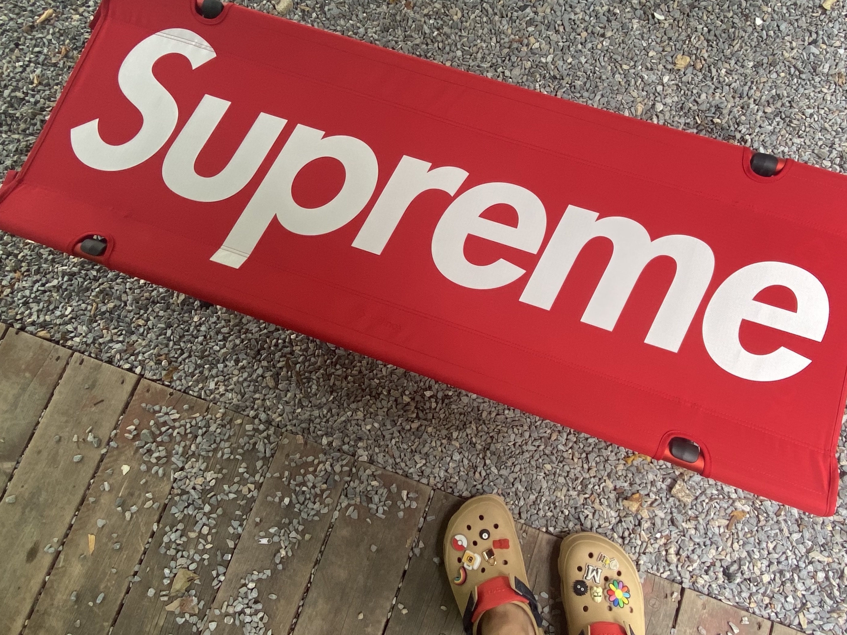 Supreme x Helinox Bench One Red - 22SS 착용 스타일