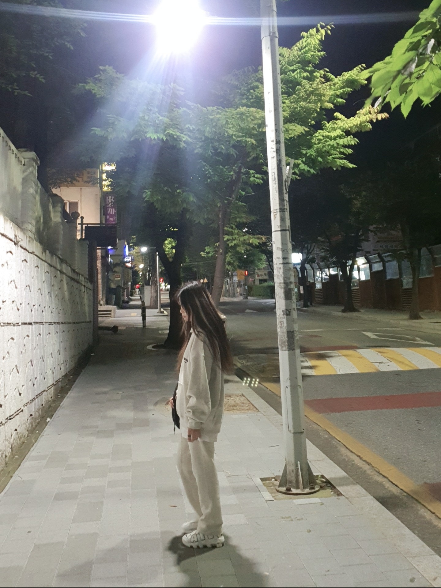 Essentials The Core Collection Hoodie Light Oatmeal, Essentials The Core Collection Sweatpants Light Oatmeal 착용 스타일 - 2