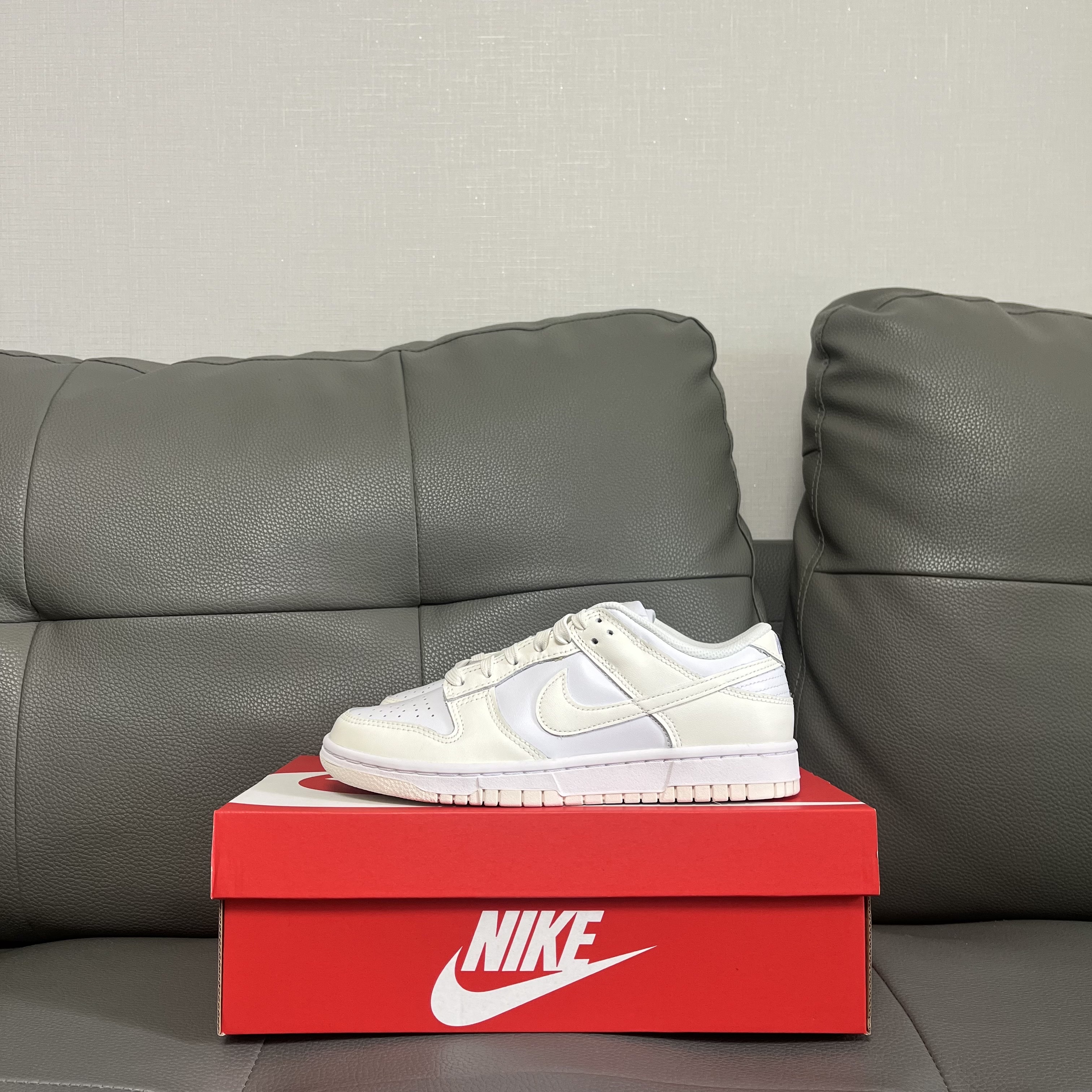 (W) Nike Dunk Low White and Sail 착용 스타일 - 4