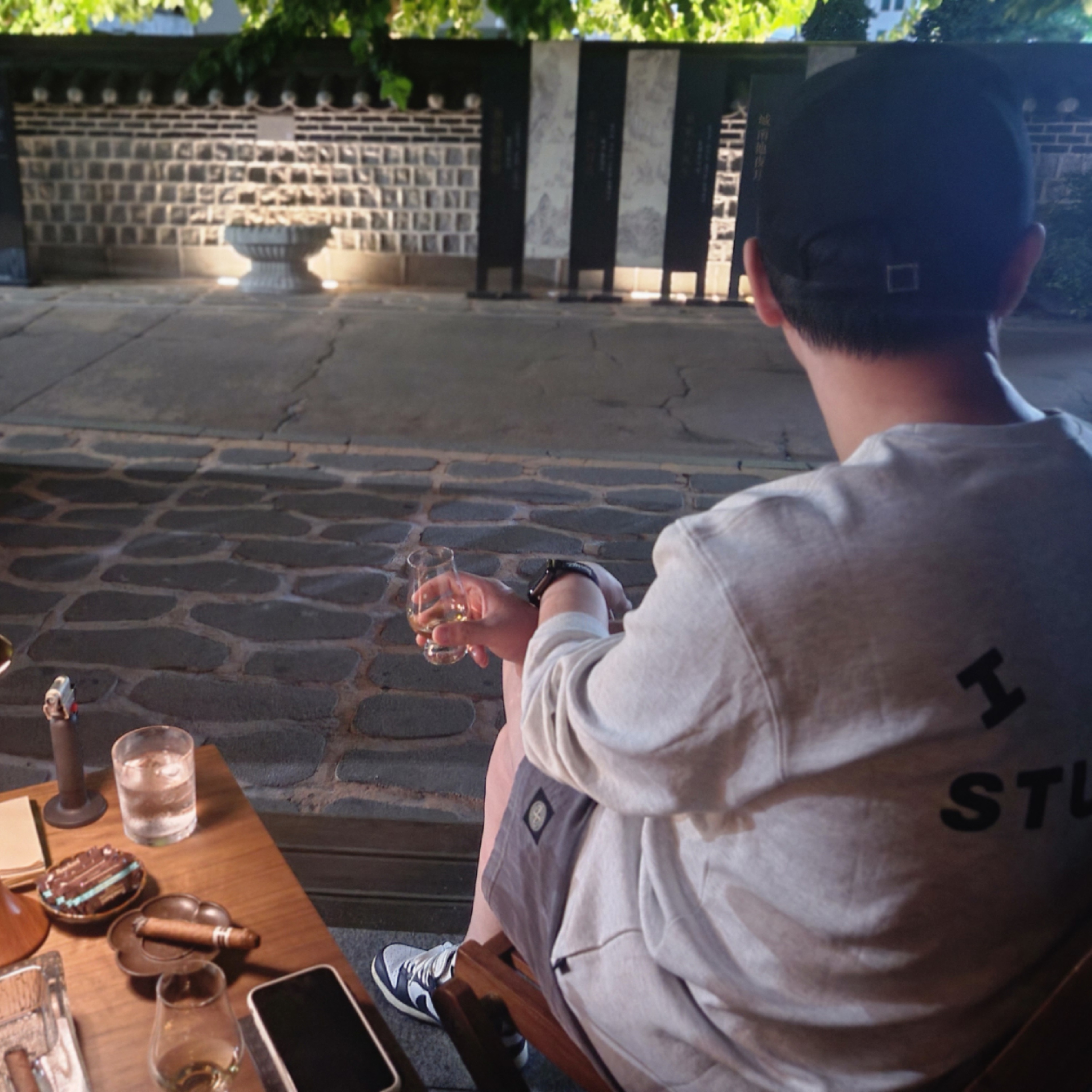 Wooyoungmi White Embroidered Logo Ball Cap Black, IAB Studio Long Sleeve Light Gray 착용 스타일