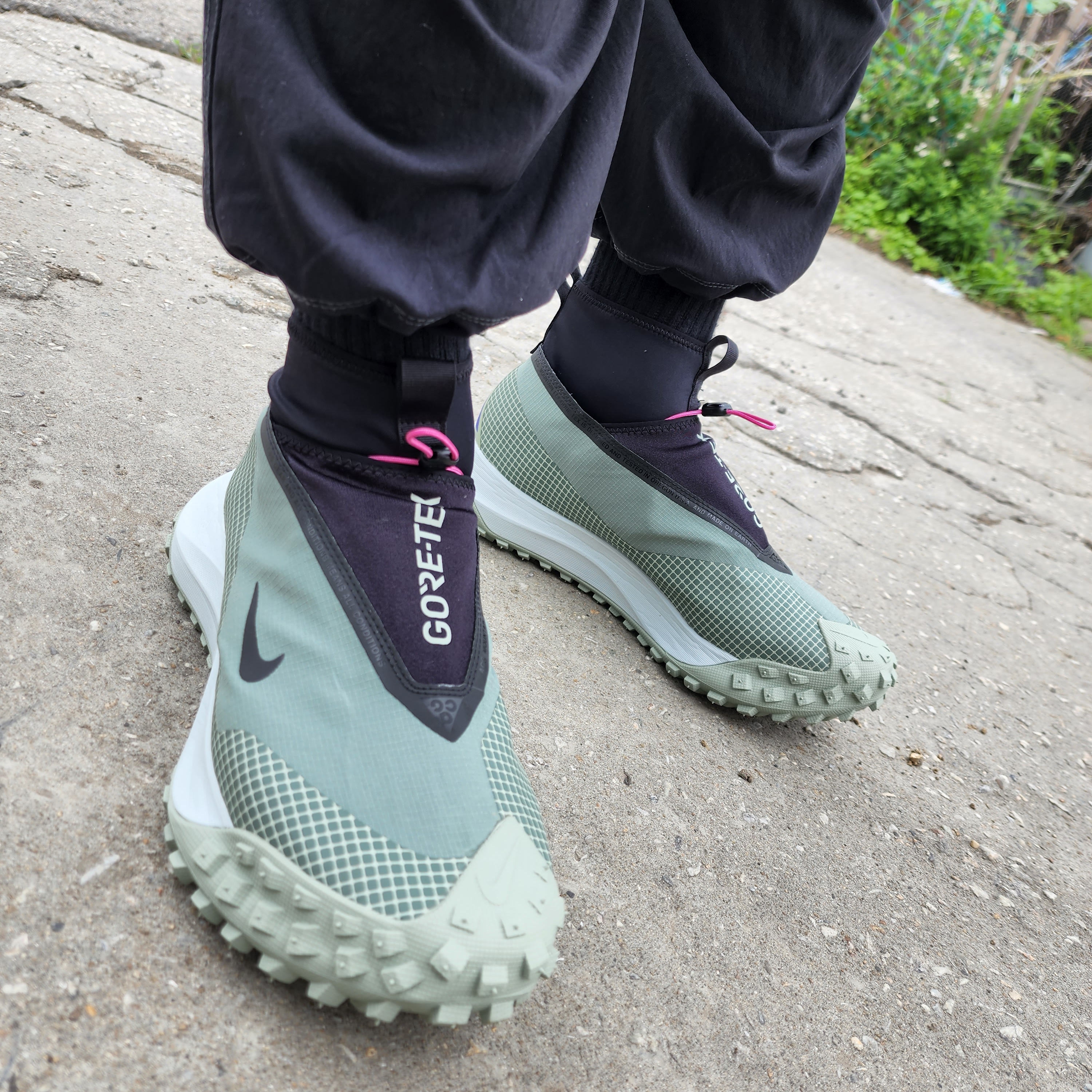 Nike ACG Mountain Fly Gore-Tex Clay Green 착용 스타일 - 4