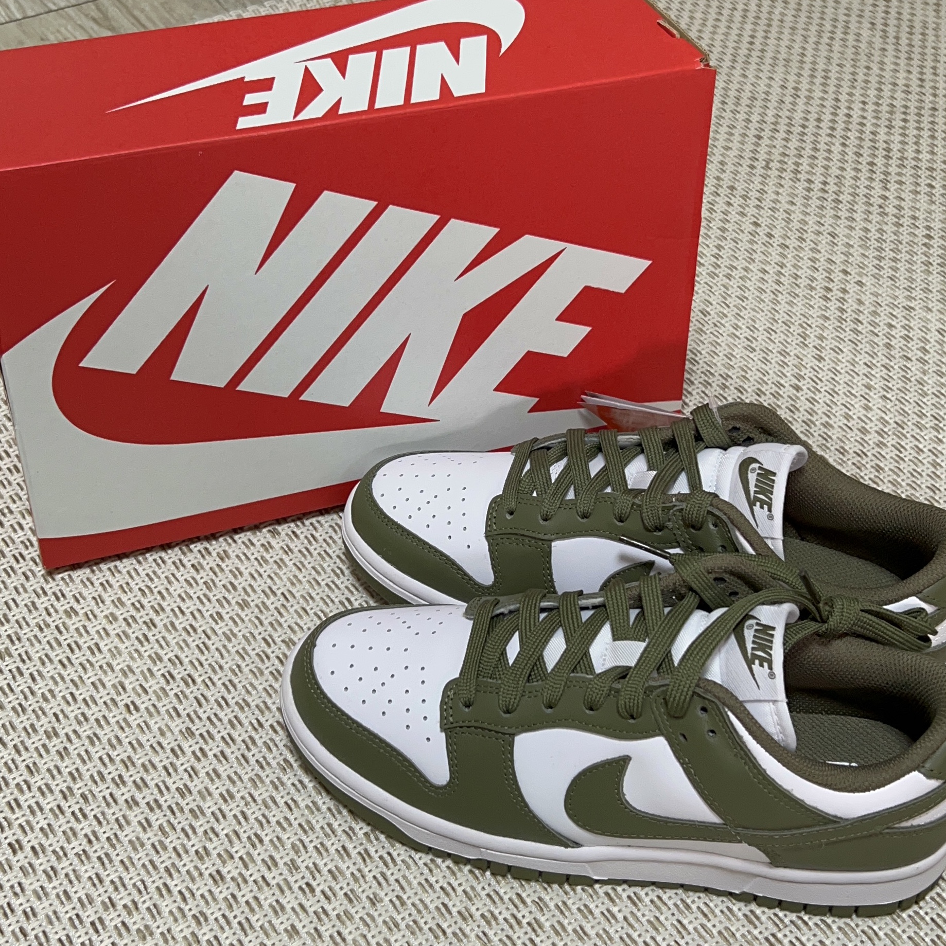 (W) Nike Dunk Low Medium Olive 착용 스타일