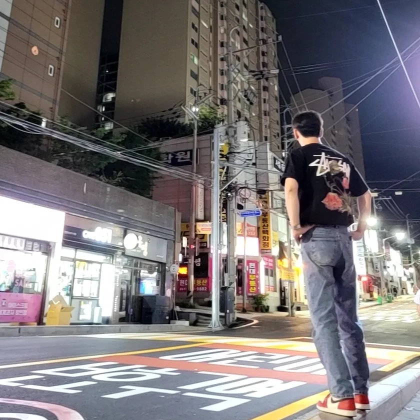Stussy Withered Flower T-Shirt Black, Jordan 1 Retro High OG Defiant SB LA to Chicago 착용 스타일 - 2