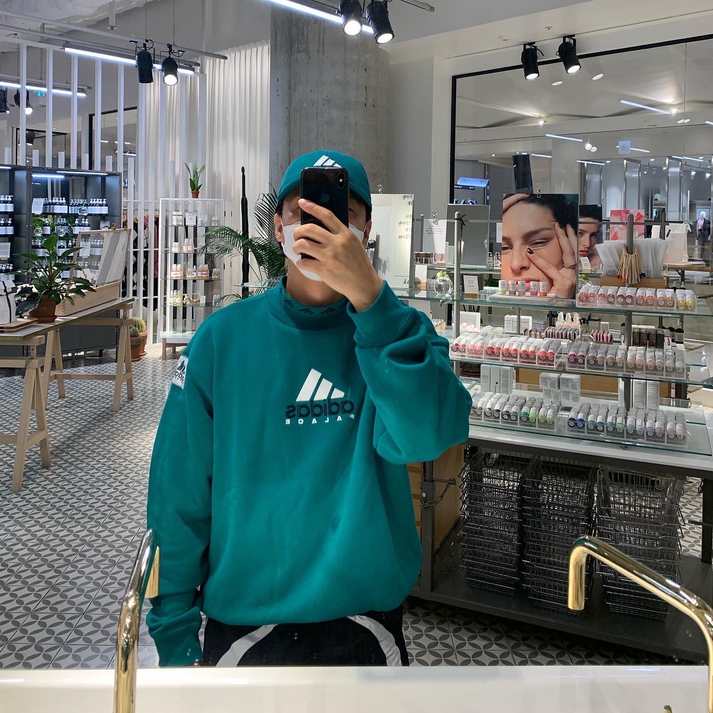 Palace x Adidas EQT Hat Green - 22FW, Palace x Adidas EQT Crew Green - 22FW 착용 스타일 - 4