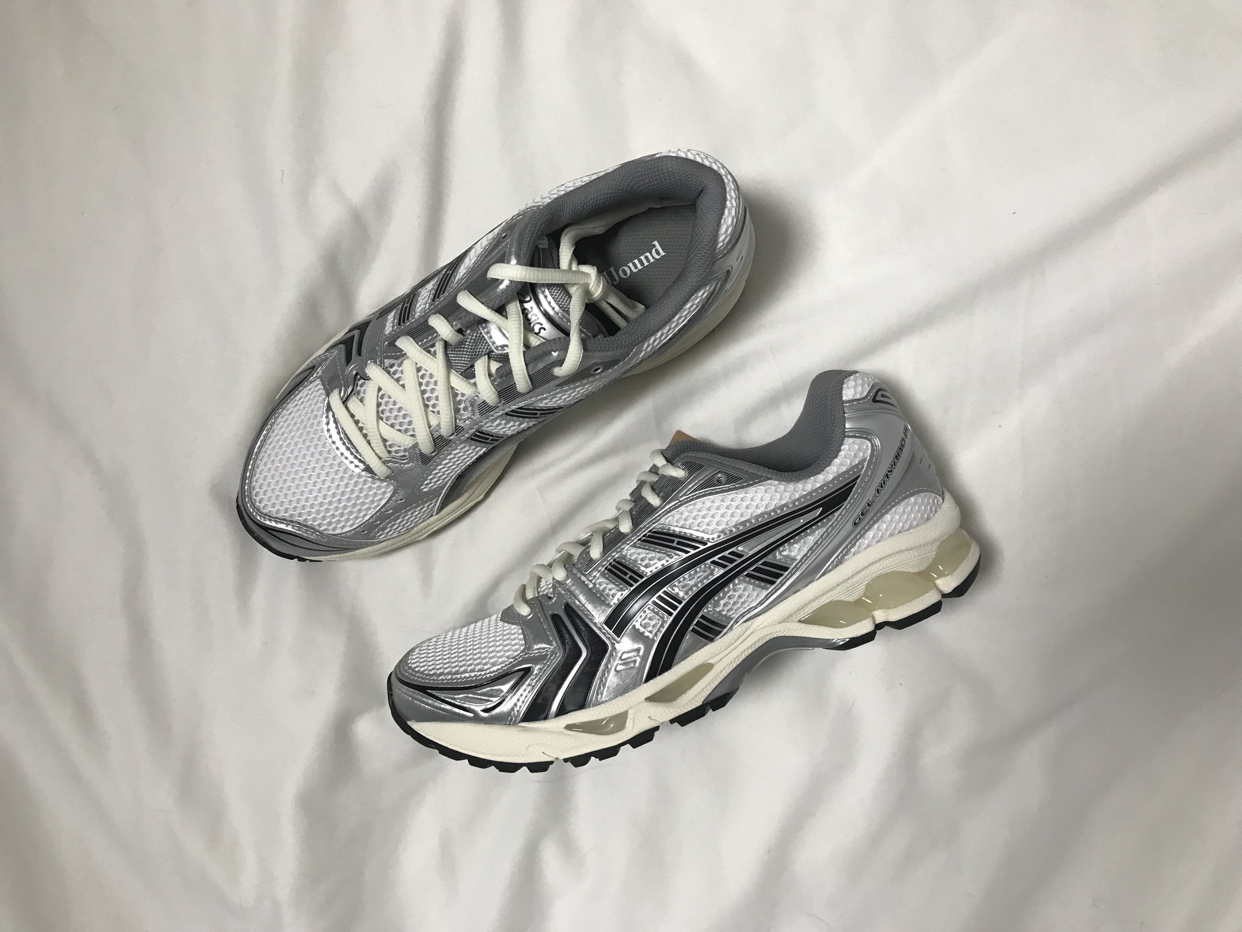 Asics x JJJJound Gel-Kayano 14 Silver Black 착용 스타일 - 1