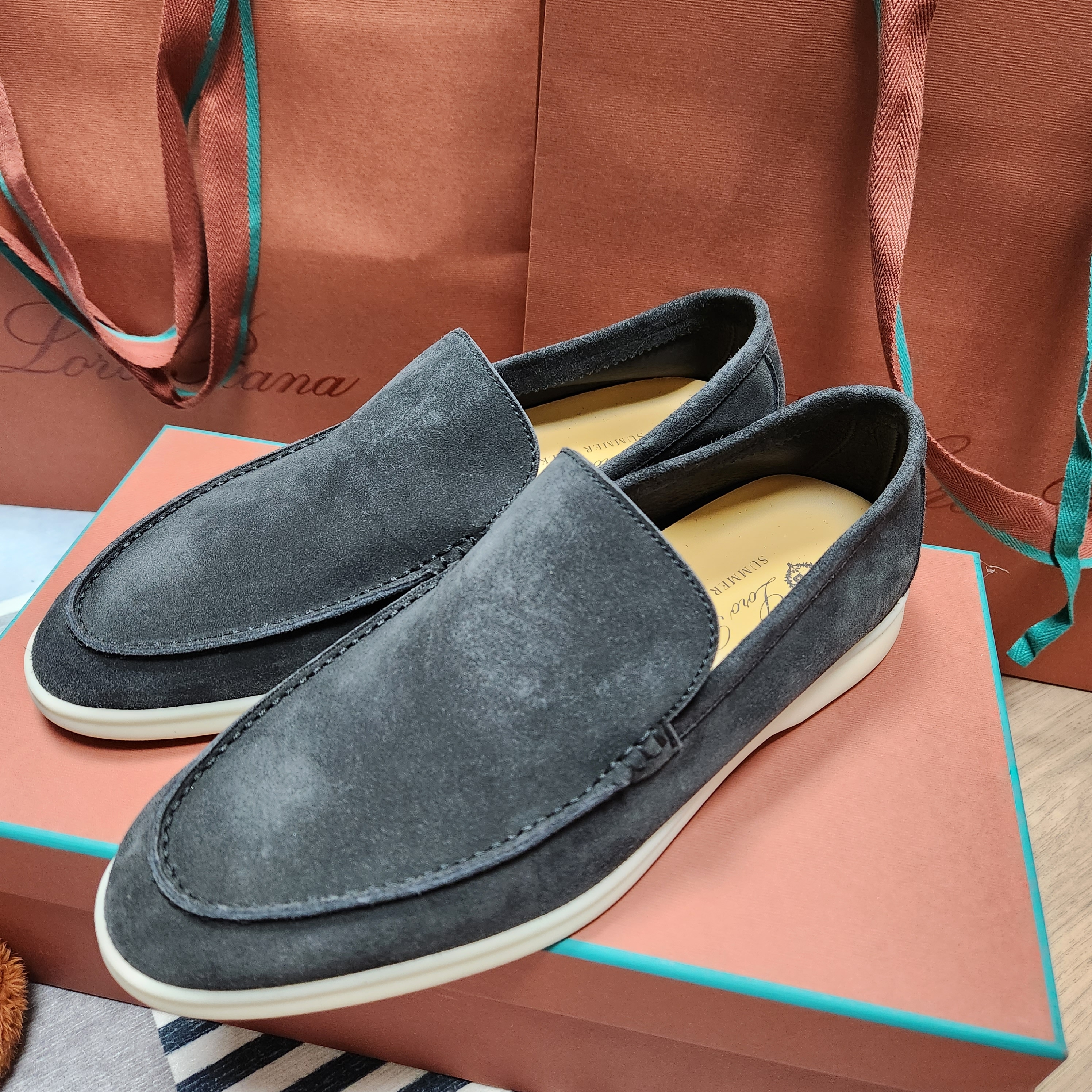 (W) Loro Piana Summer Charms Walk Suede Calfskin Argo Blue Melange 착용 스타일 - 3