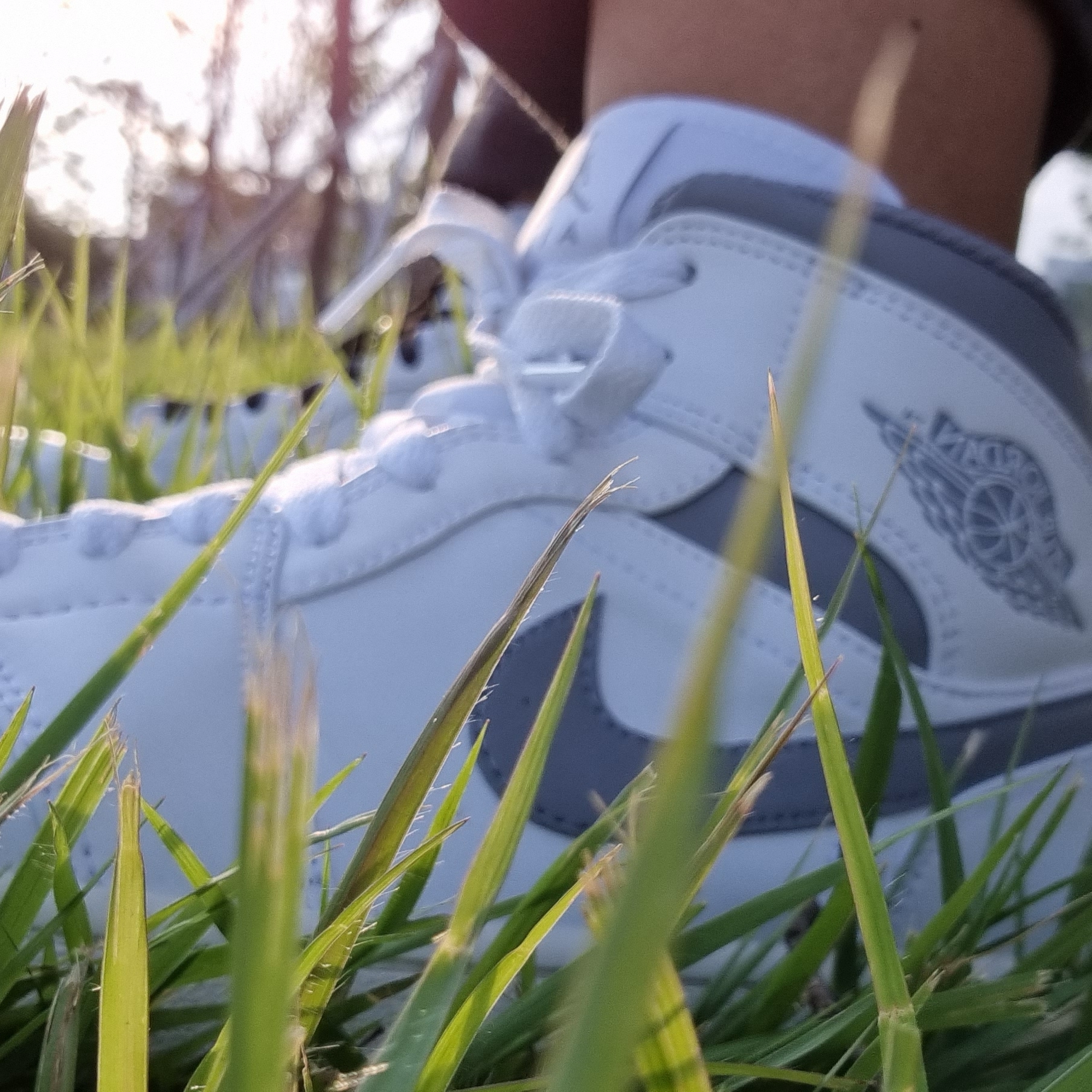 Jordan 1 Mid White Stealth 착용 스타일 - 1