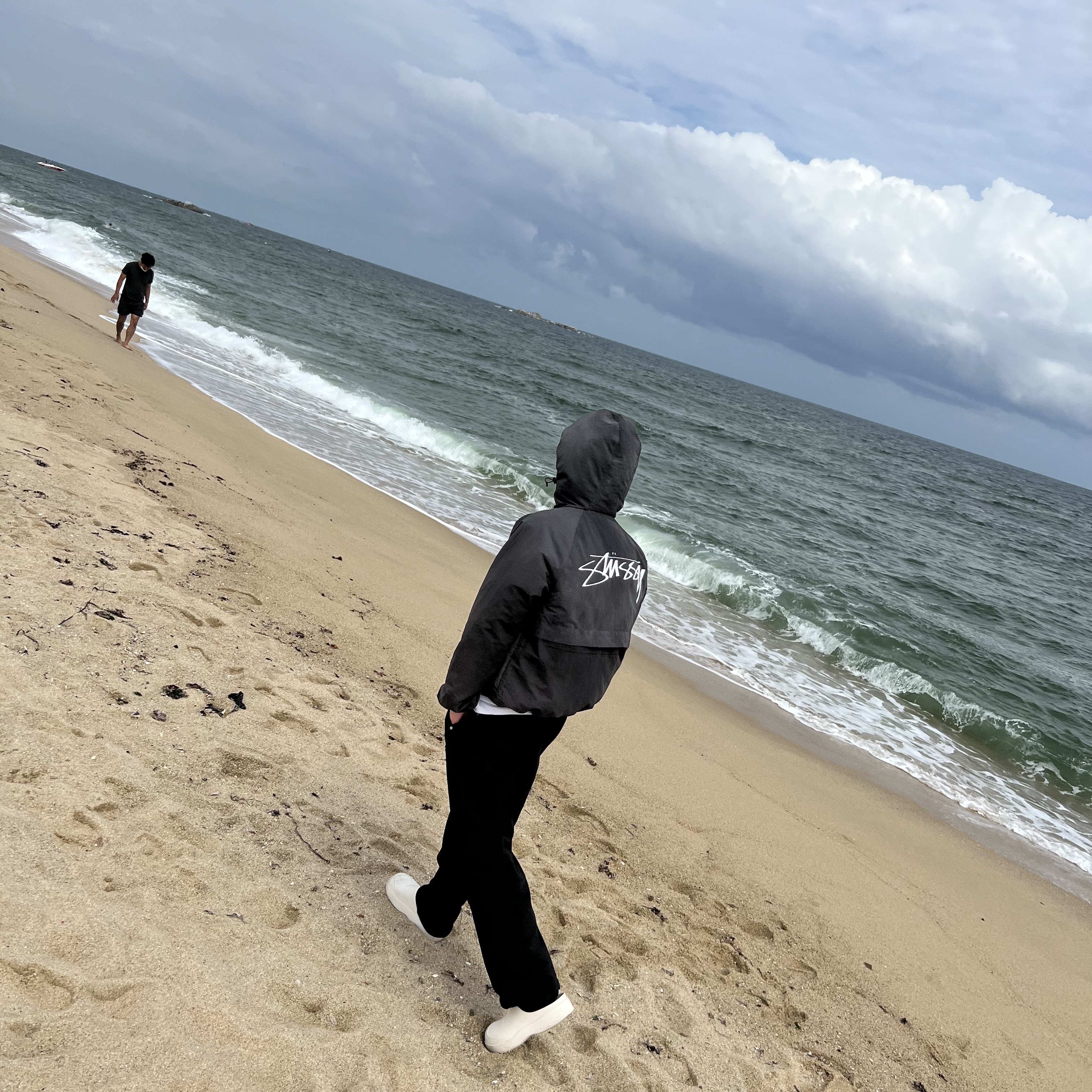 Stussy Wave Dye Beach Shell Jacket Black 착용 스타일