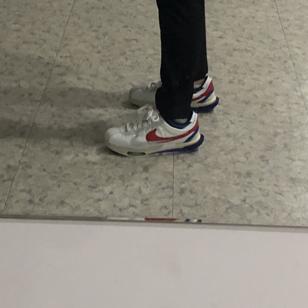 Nike x Sacai Zoom Cortez SP White and University Red, Nike x Sacai VaporWaffle Black and Gum 착용 스타일 - 2