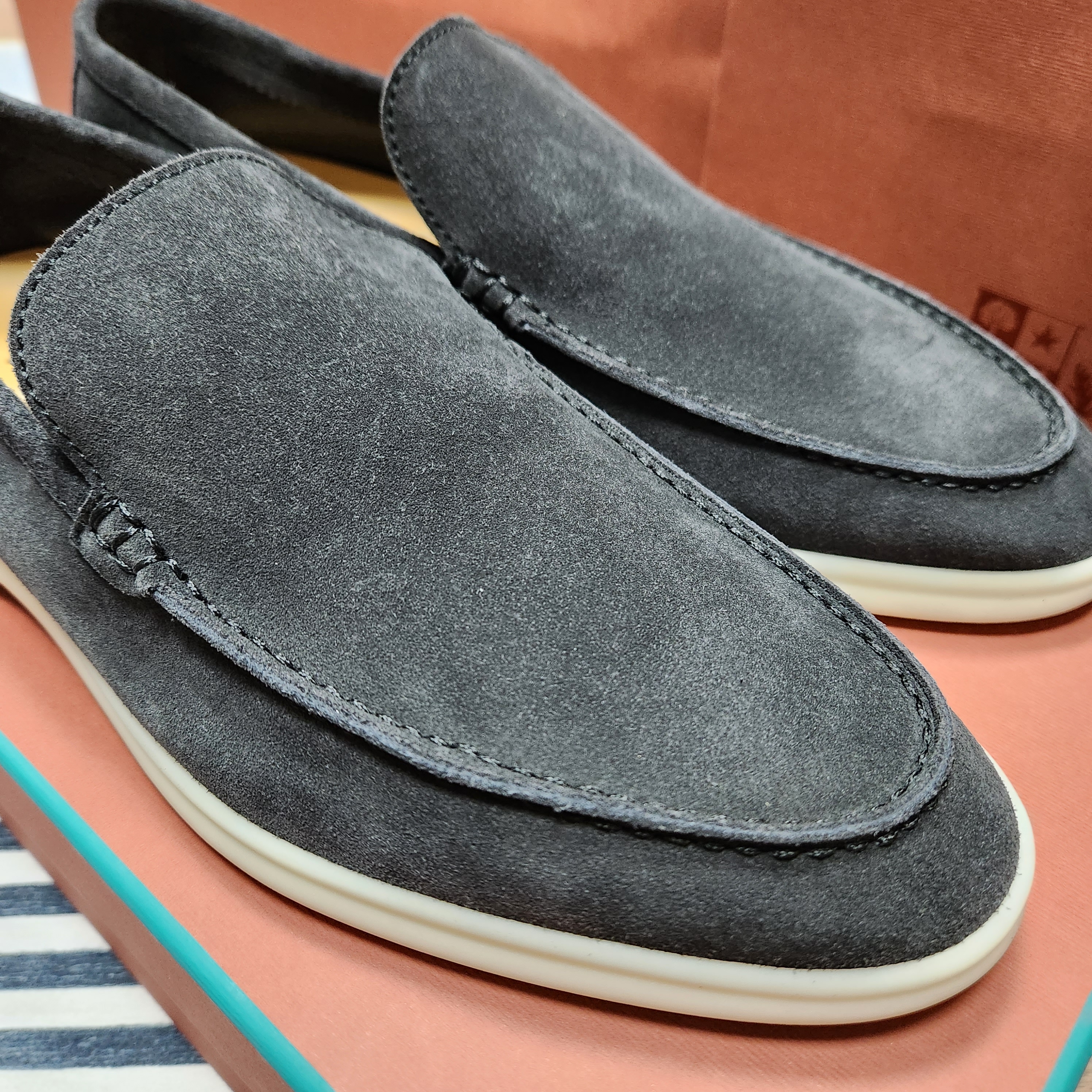 (W) Loro Piana Summer Charms Walk Suede Calfskin Argo Blue Melange 착용 스타일 - 2