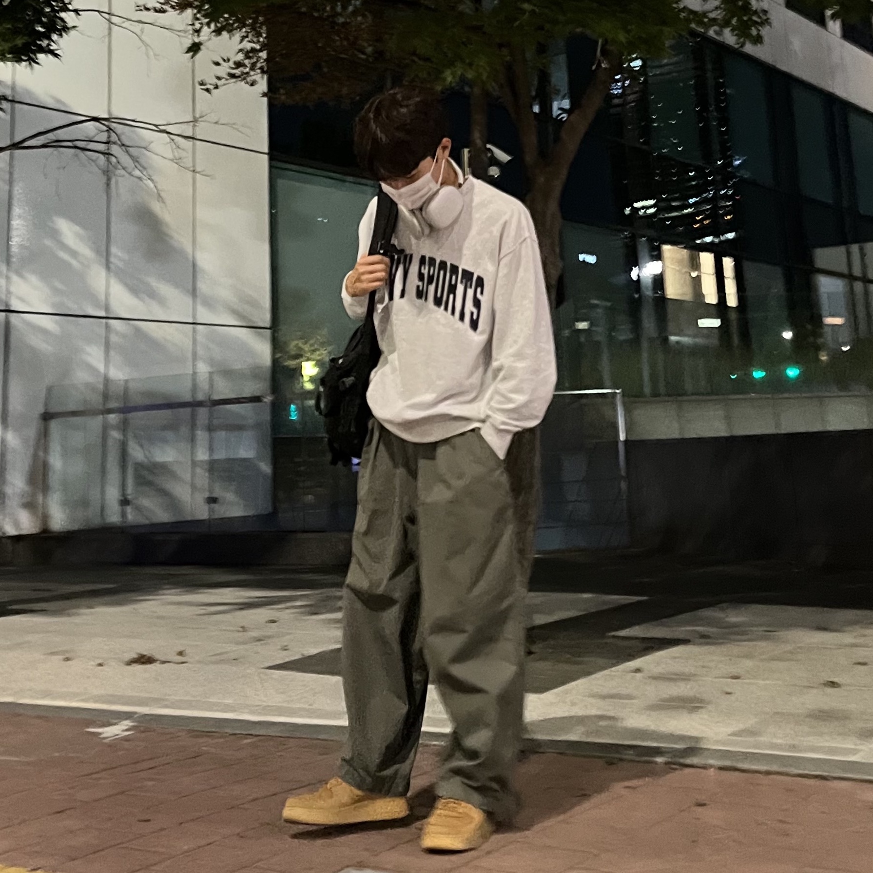 Nike Air Force 1 '07 WB Flax, Apple AirPods Max Lightning Silver (Korean Ver.) 착용 스타일