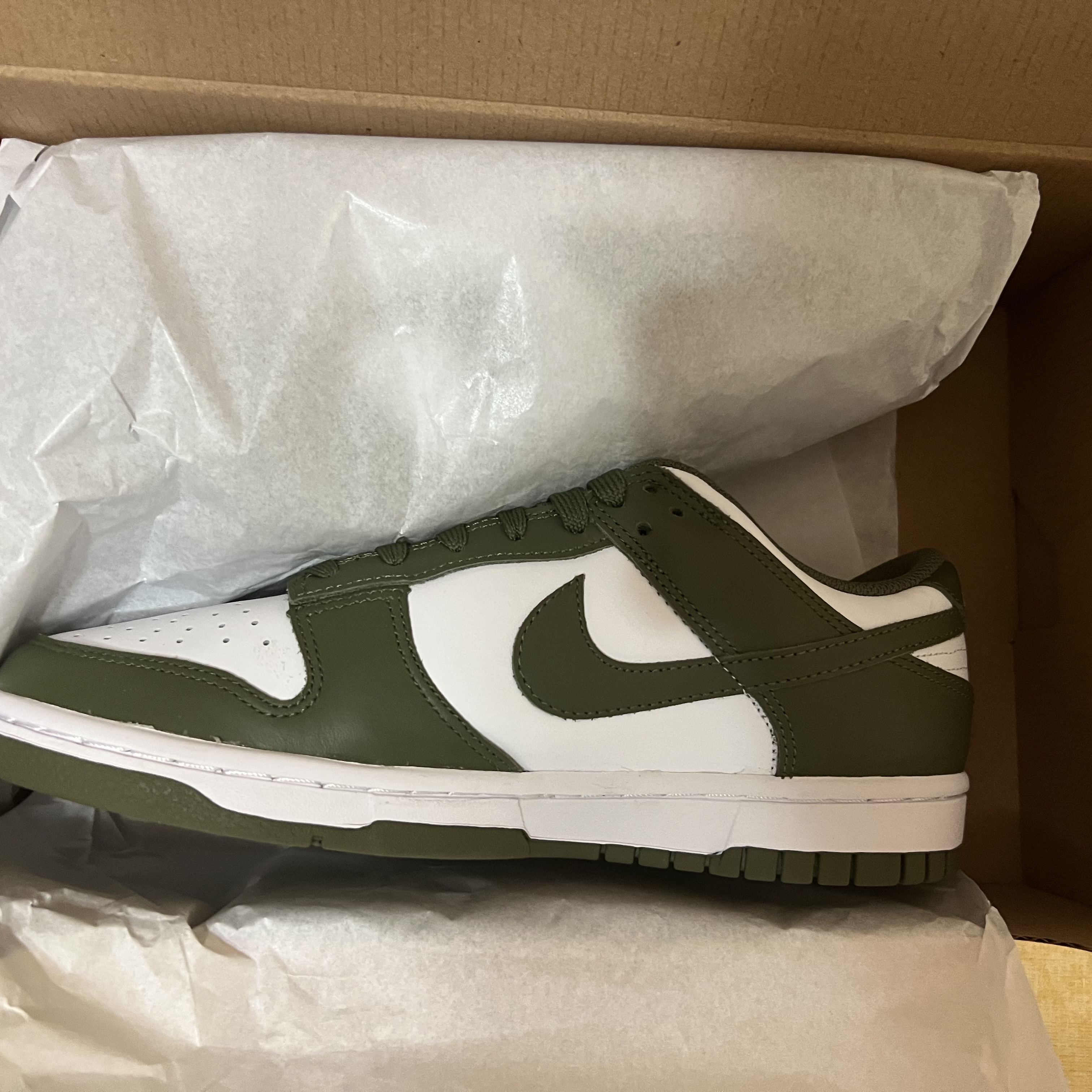 (W) Nike Dunk Low Medium Olive 착용 스타일 - 1