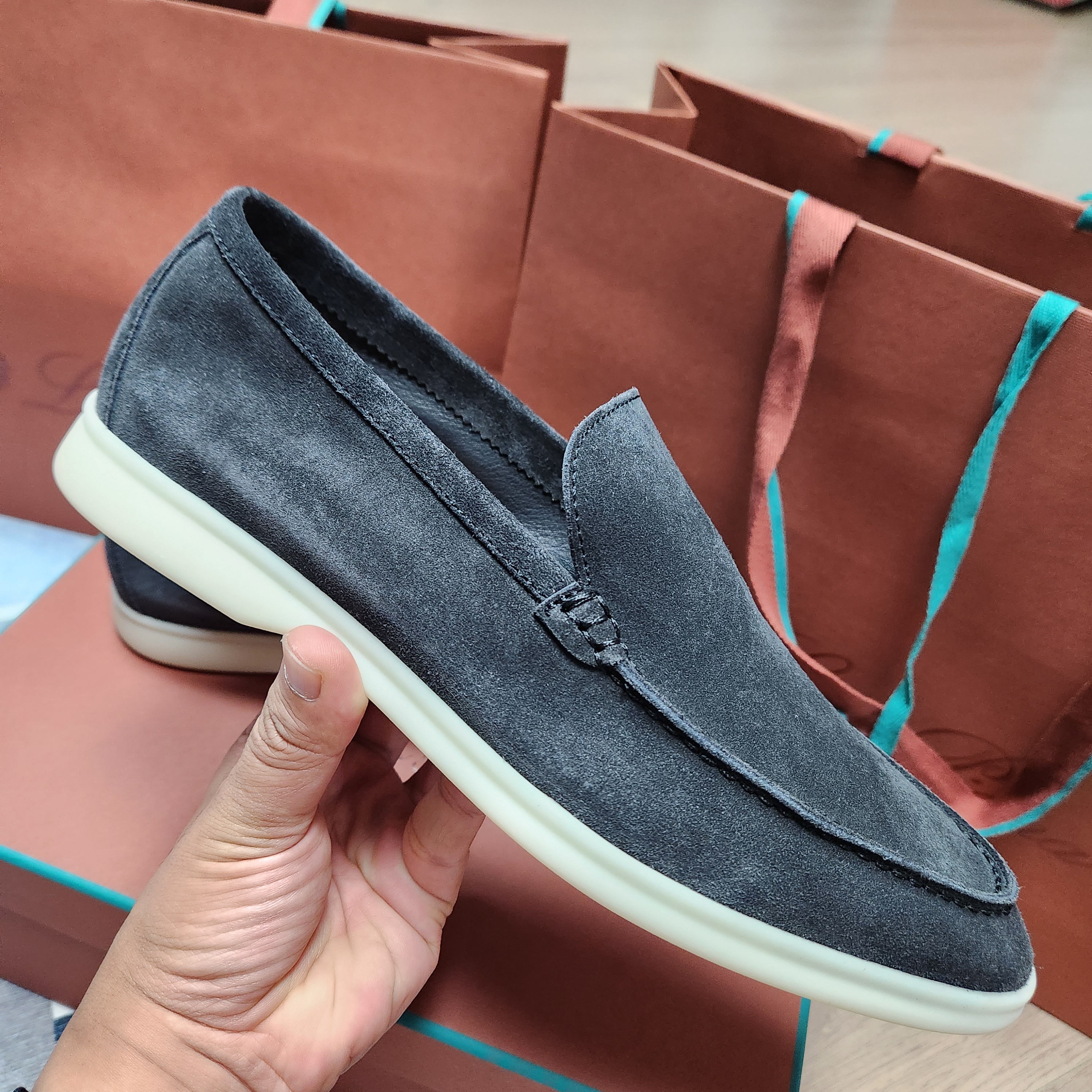(W) Loro Piana Summer Charms Walk Suede Calfskin Argo Blue Melange 착용 스타일 - 1