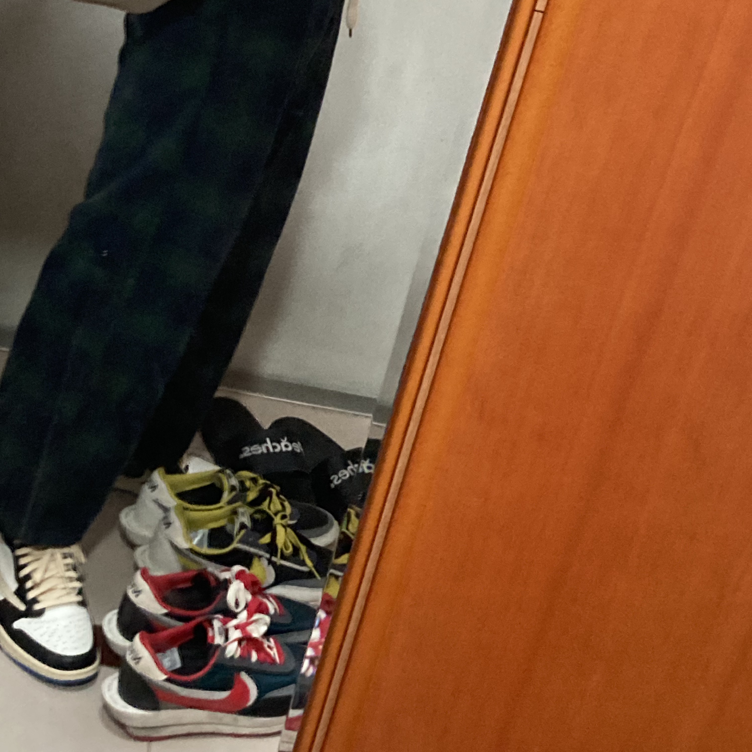 Jordan 1 x Travis Scott x Fragment Retro Low OG SP Military Blue, Nike x Sacai x Undercover LDWaffle Black Bright Citron 착용 스타일