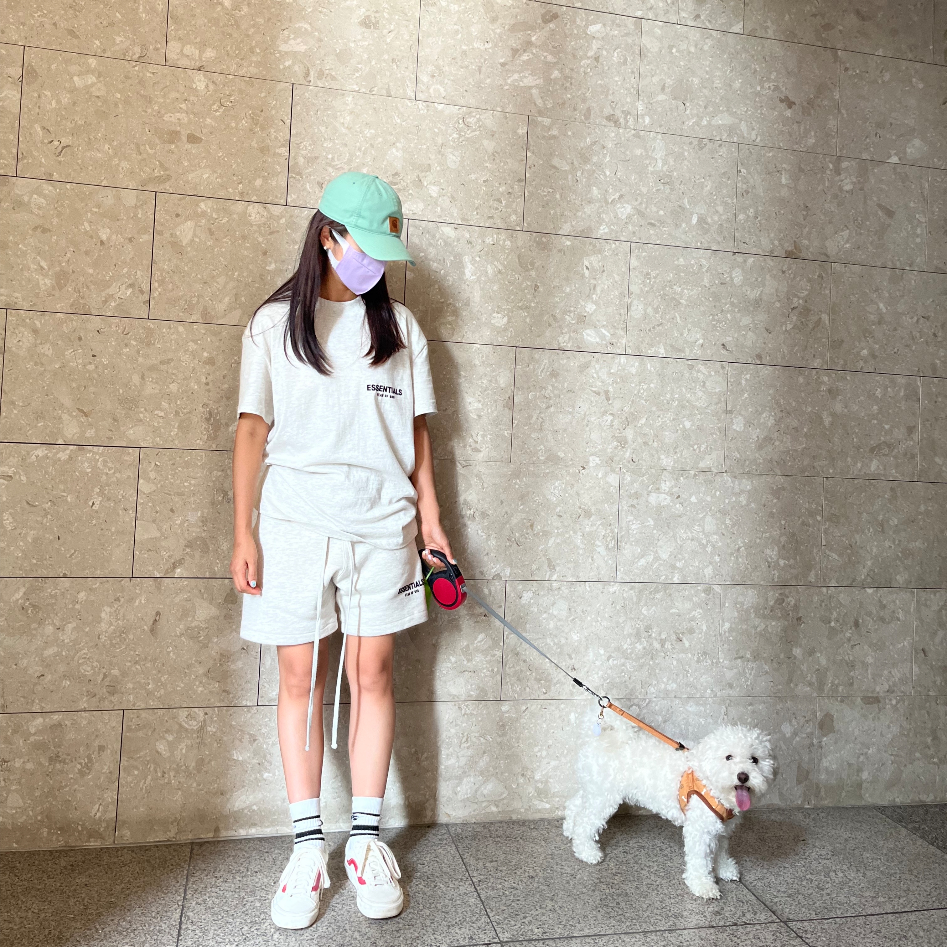 Essentials The Core Collection Sweatshorts Light Oatmeal, Essentials The Core Collection T-Shirt Light Oatmeal 착용 스타일