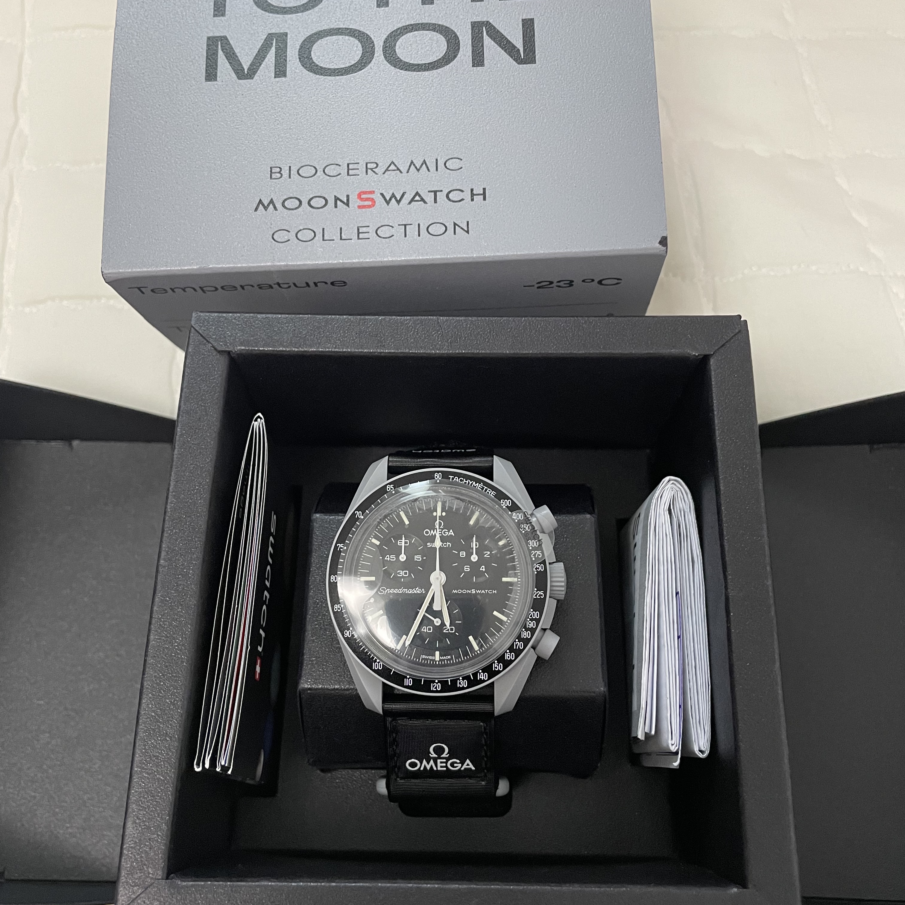 Swatch x Omega Bioceramic MoonSwatch Mission To The Moon 착용 스타일