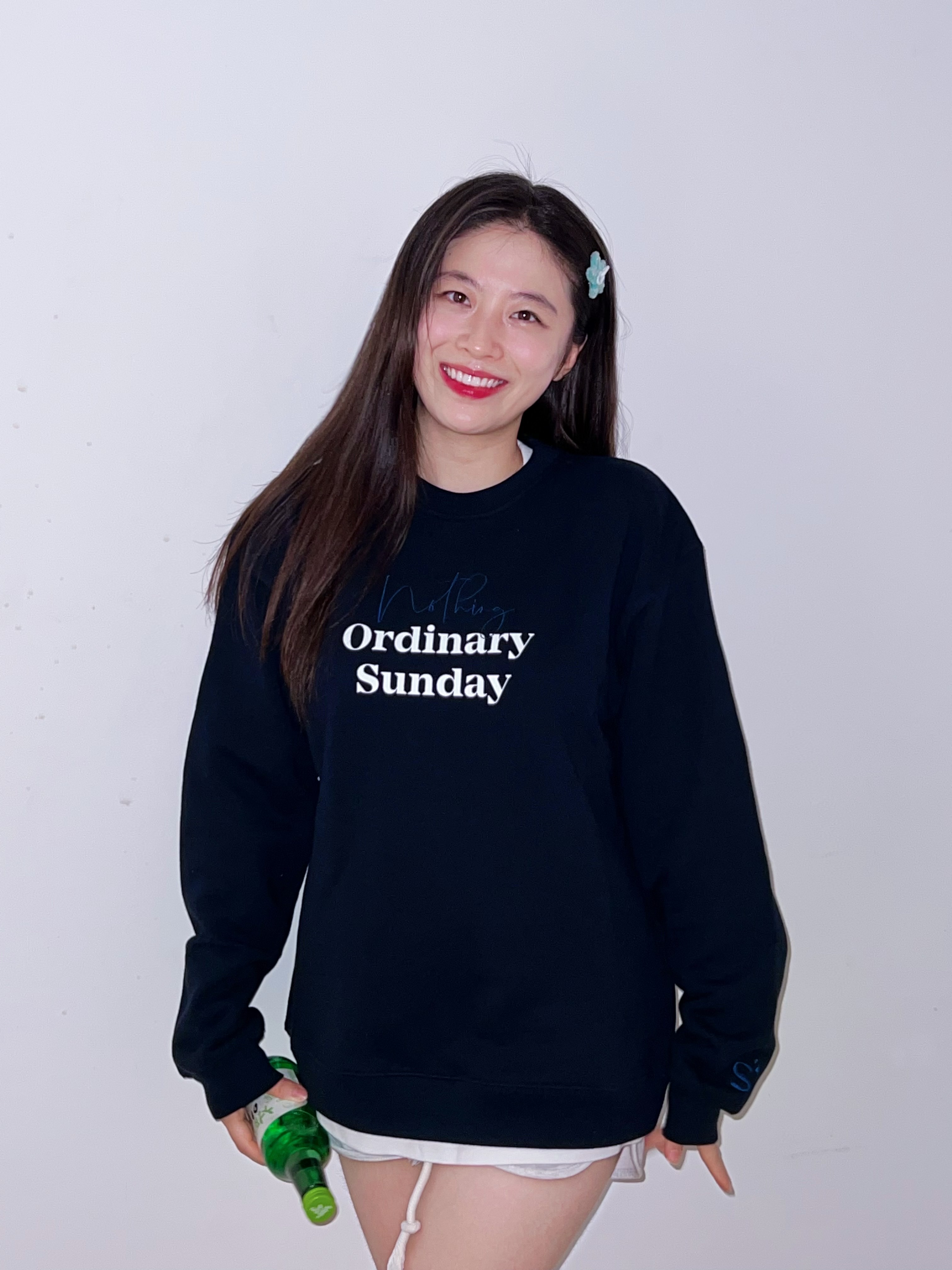 NOS7 Two Tone Logo Sweatshirt Navy 착용 스타일 - 2