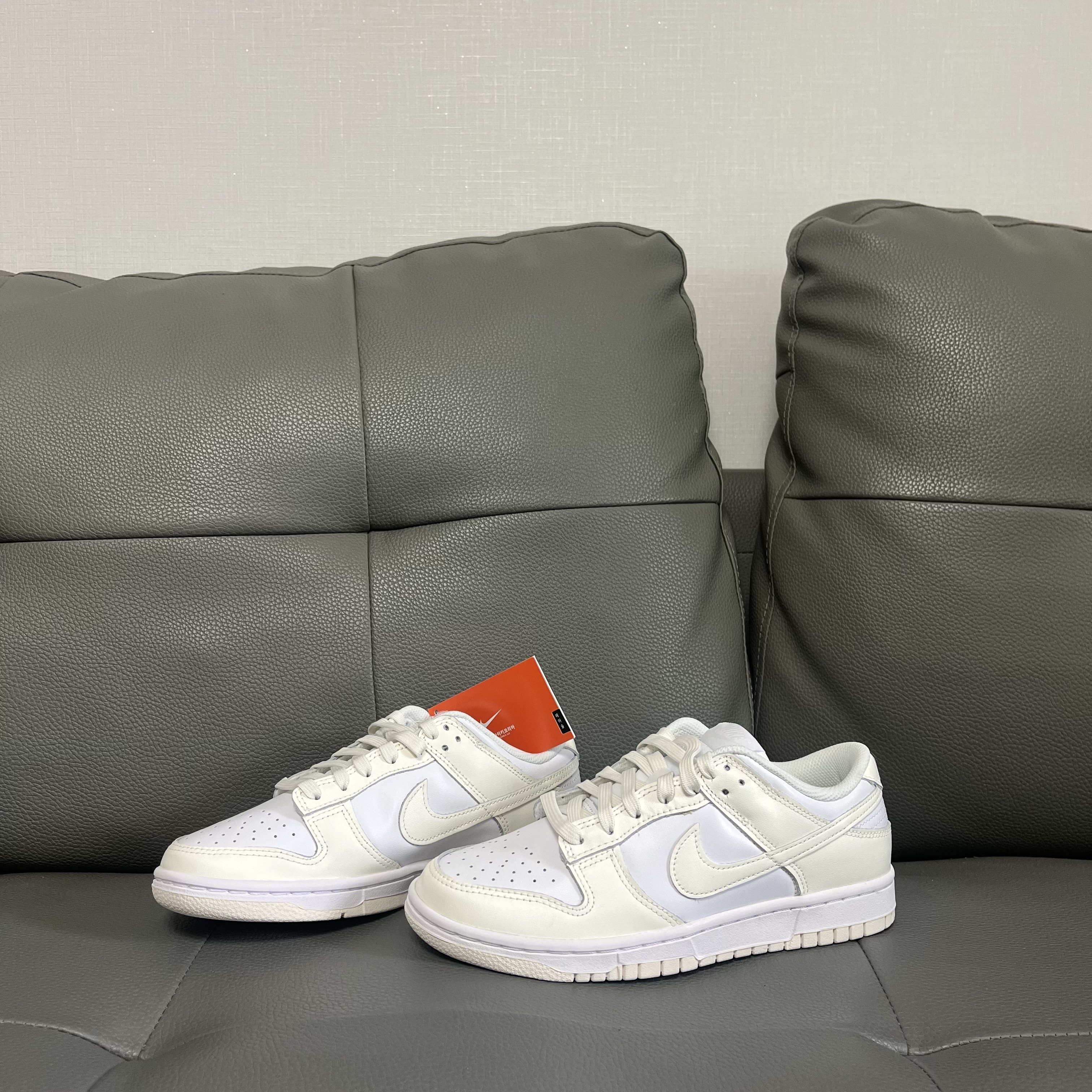 (W) Nike Dunk Low White and Sail 착용 스타일 - 2