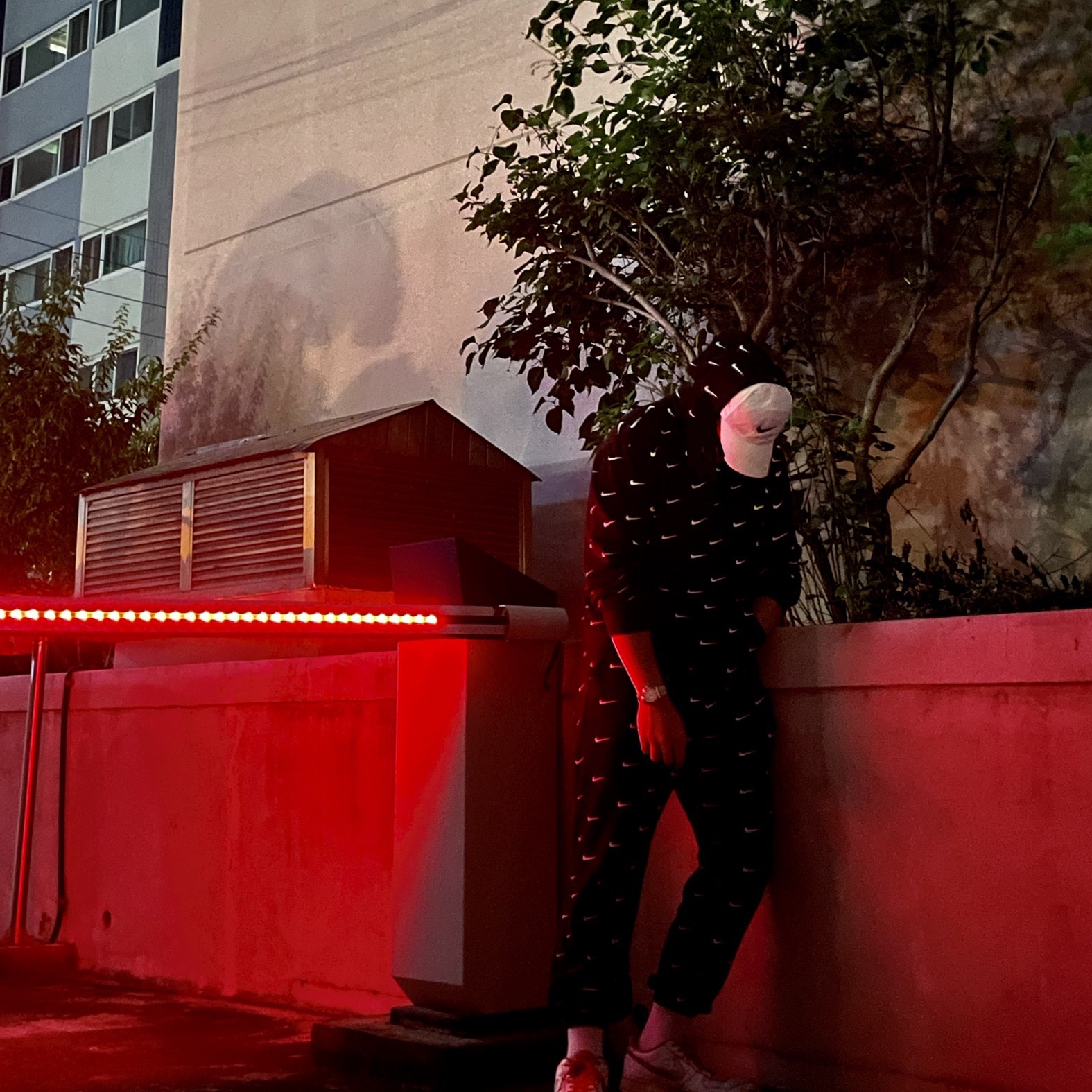 Nike NRG Swoosh Logo Hoodie Black, Nike NRG Swoosh Logo Pants Black 착용 스타일