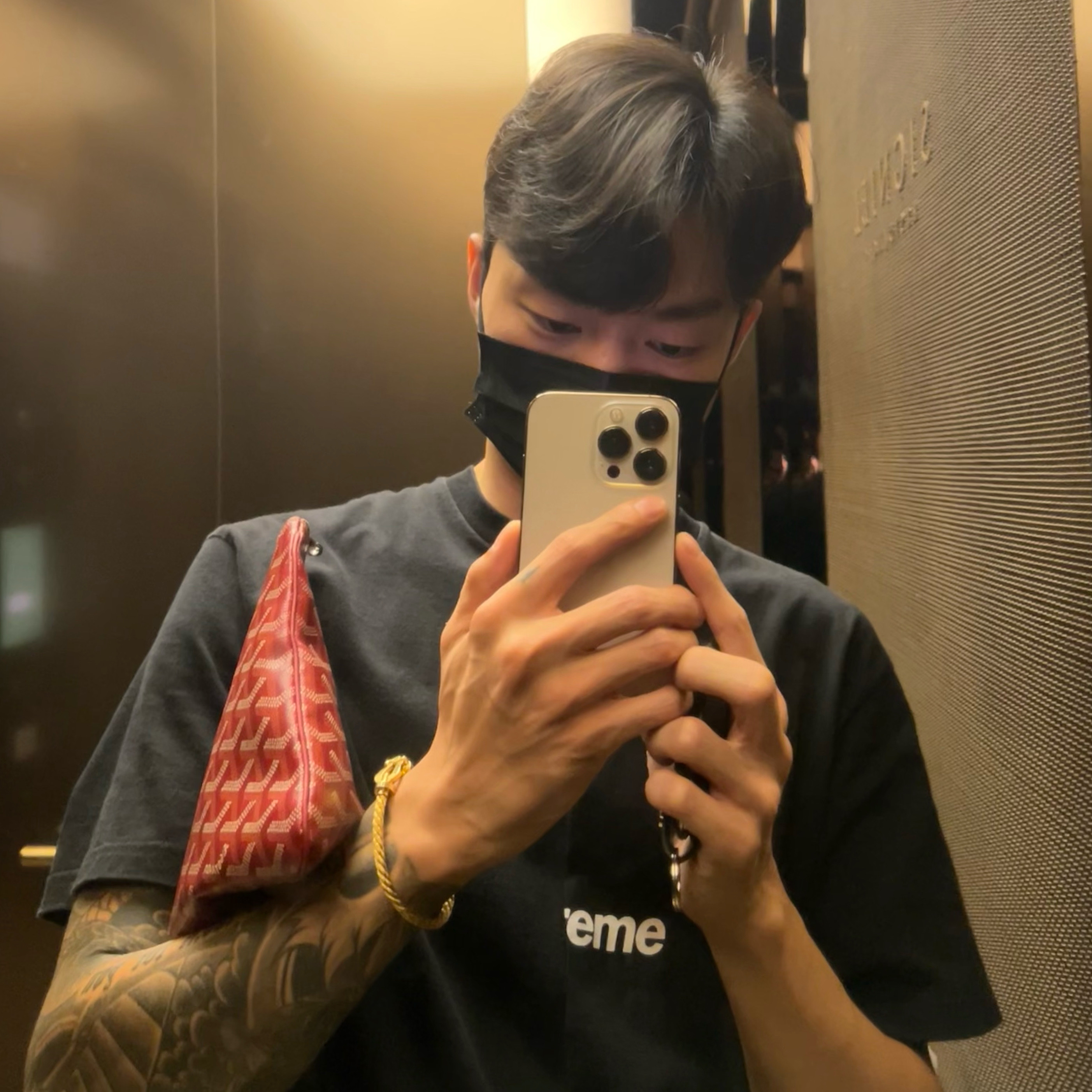 Supreme x Comme des Garcons Shirt Split Box Logo T-Shirt Black - 18FW, Goyard Senat GM Document Case Red 착용 스타일